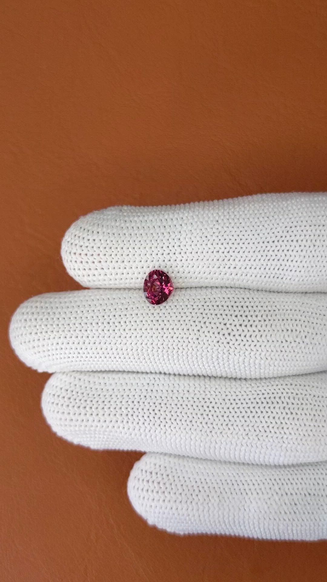 1.00 Ct. Purplish Pink Rhodolite Garnet from Ceylon (Sri Lanka) Size Video