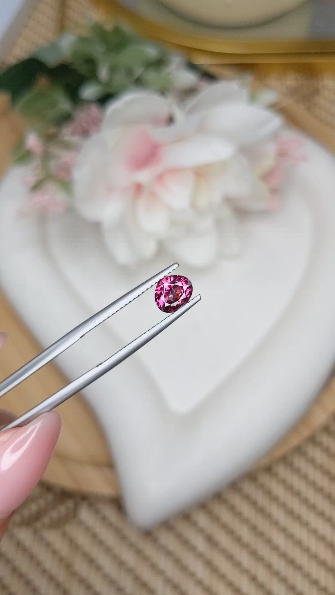 1.00 Ct. Purplish Pink Rhodolite Garnet from Ceylon (Sri Lanka) Size Video