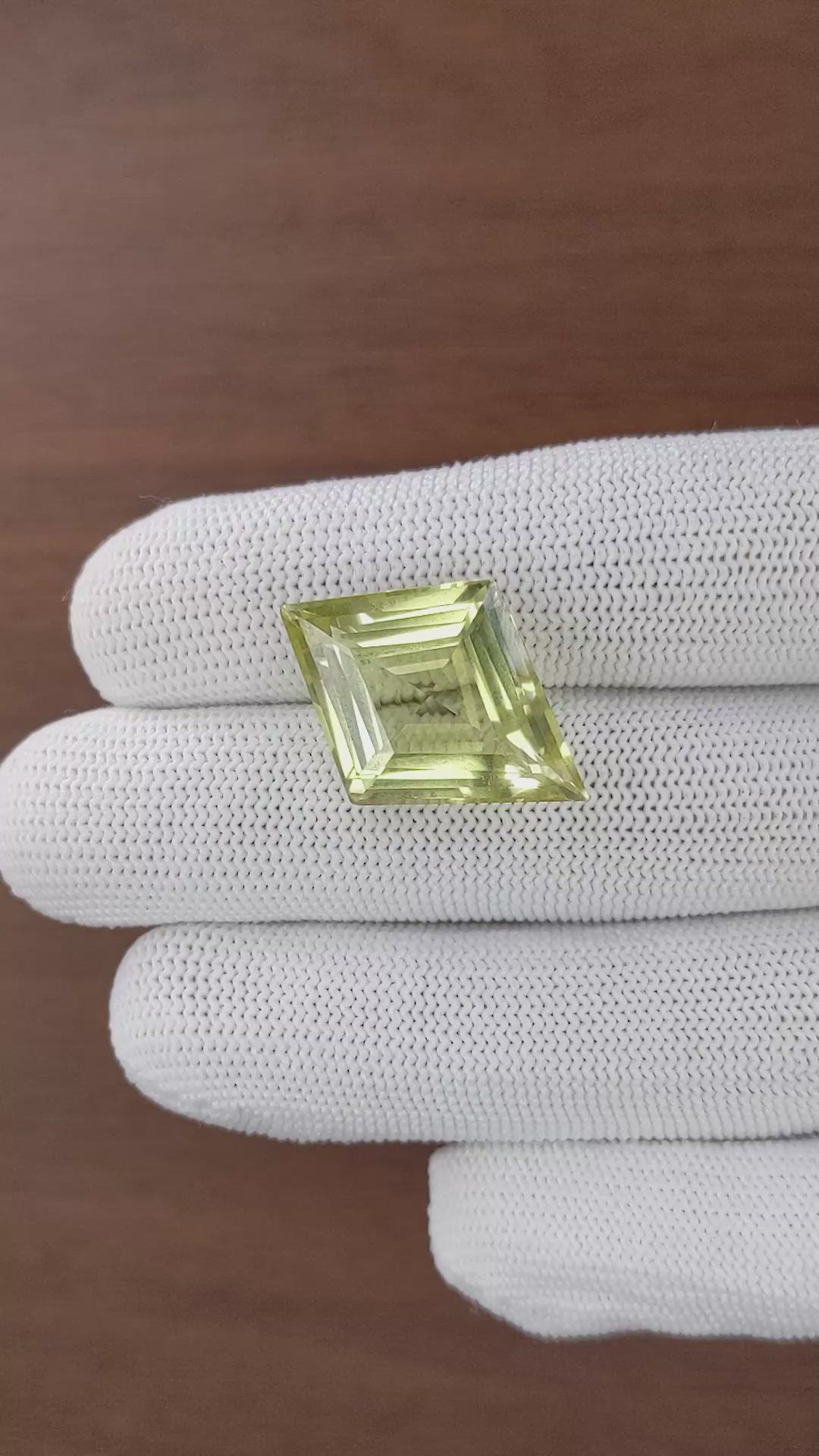 17.62 Ct. Greenish Yellow Citrine from Ceylon (Sri Lanka) Size Video