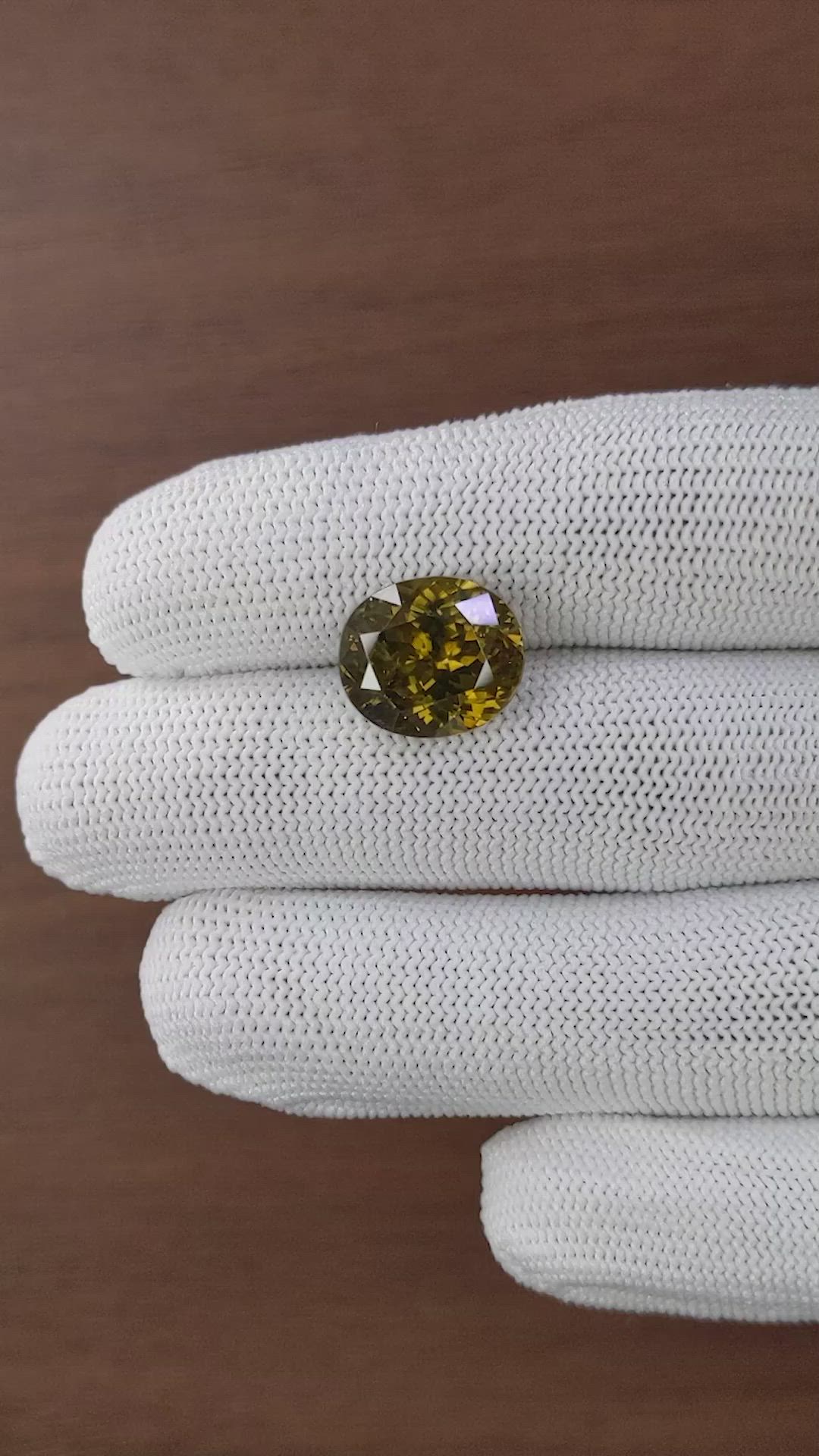 11.69 Ct. Brownish Yellow Zircon from Ceylon (Sri Lanka) Size Video