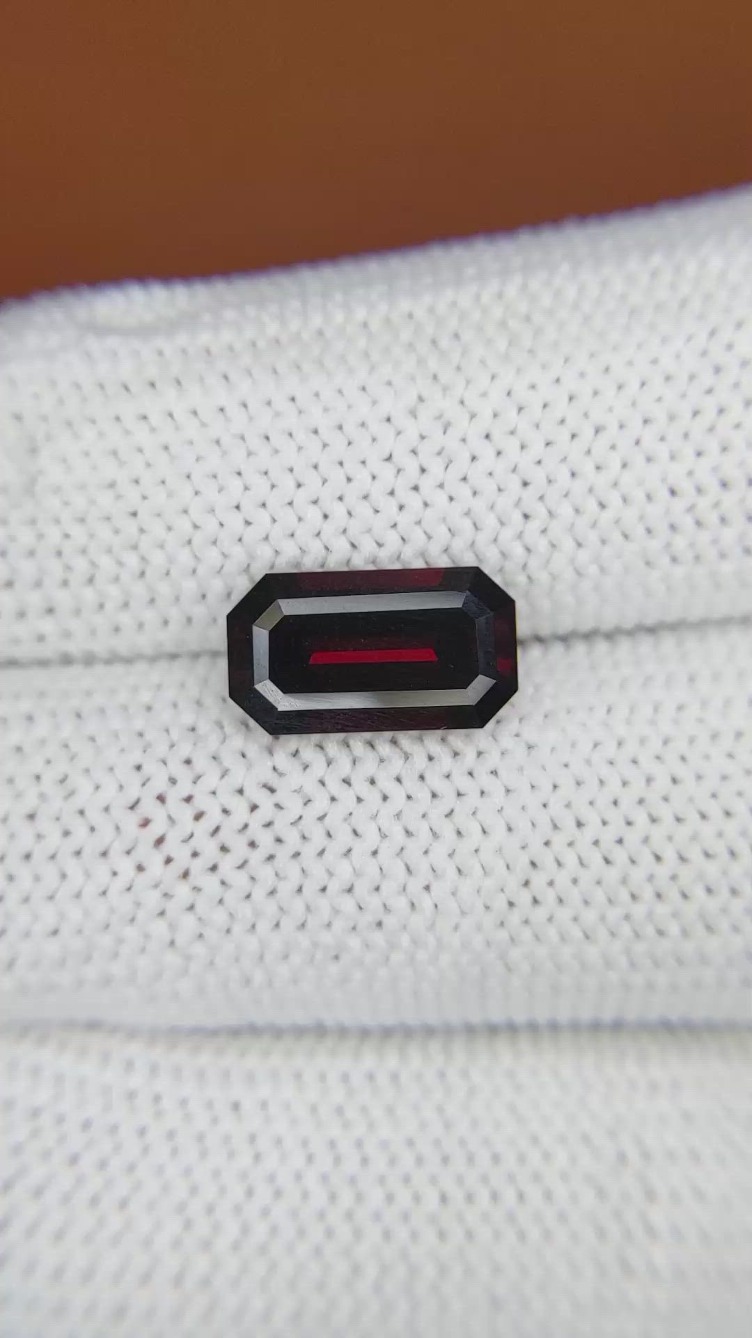 2.95 Ct. Red Garnet from Ceylon (Sri Lanka) Size Video