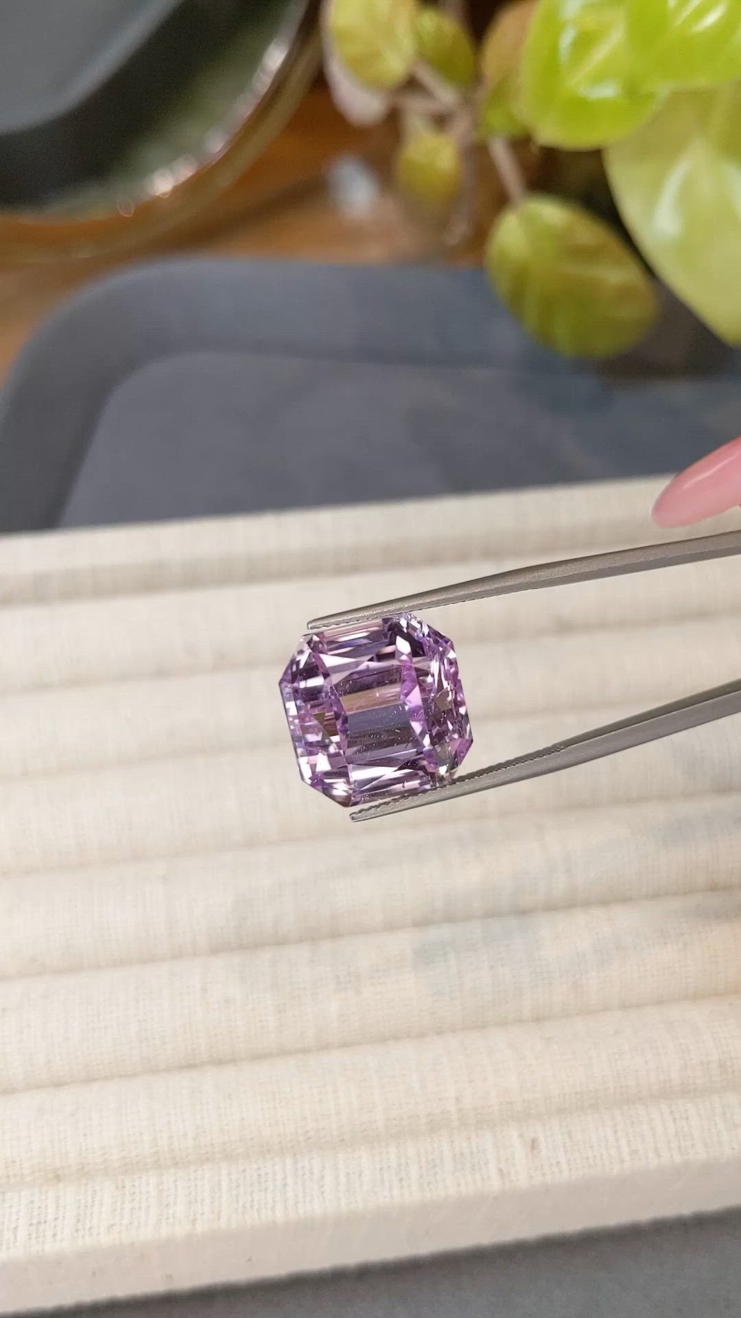 28.45 Ct. Purplish Pink Kunzite from Afghanistan Size Video