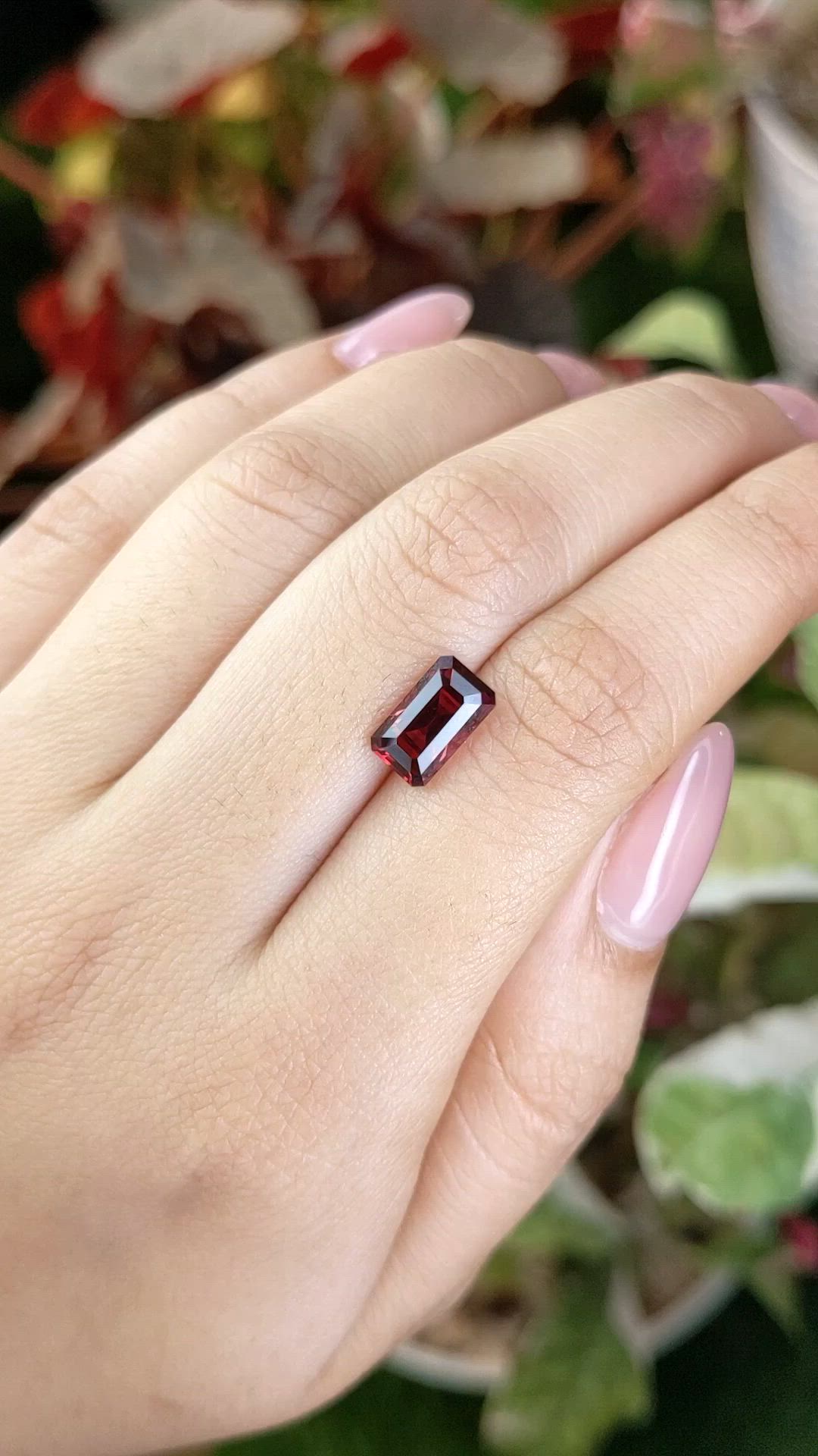 2.88 Ct. Red Garnet from Ceylon (Sri Lanka) Size Video