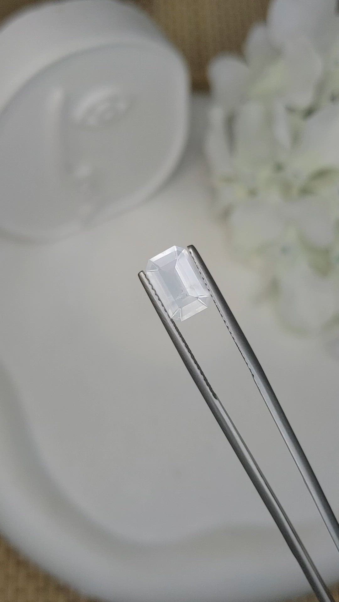 1.61 Ct. White Moonstone from Ceylon (Sri Lanka) Size Video