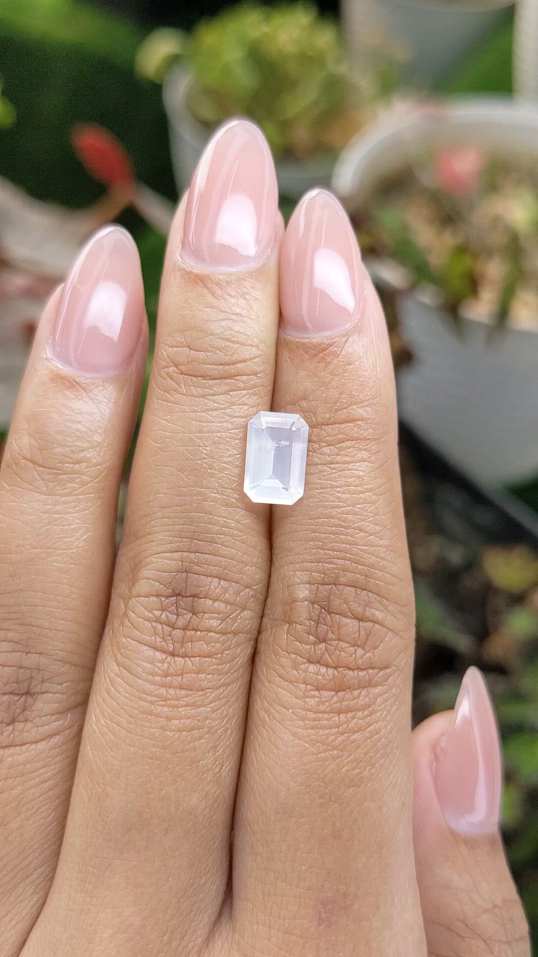 1.61 Ct. White Moonstone from Ceylon (Sri Lanka) Size Video