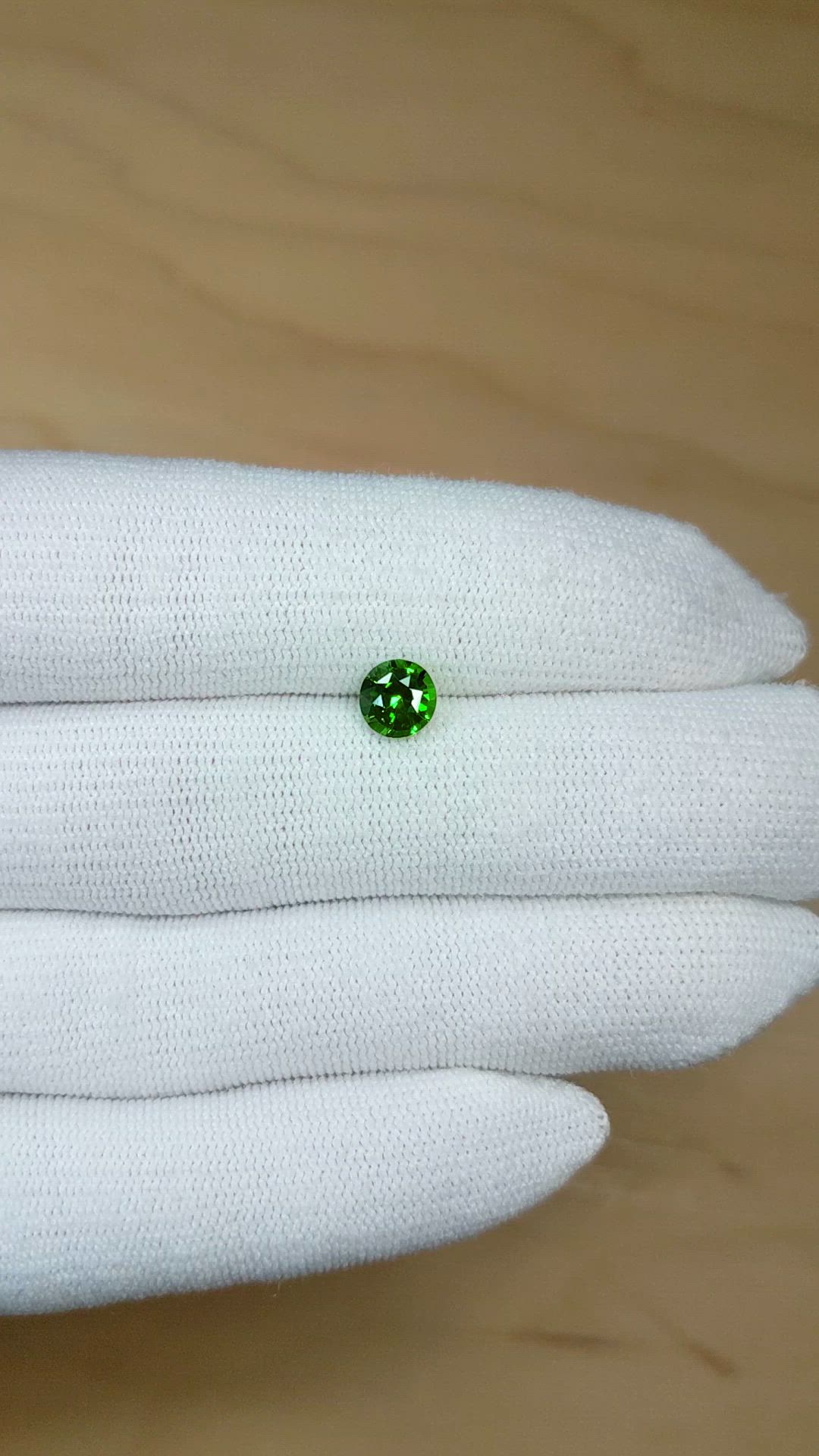 1.00 Ct. Tsavorite Garnet from Tanzania Size Video
