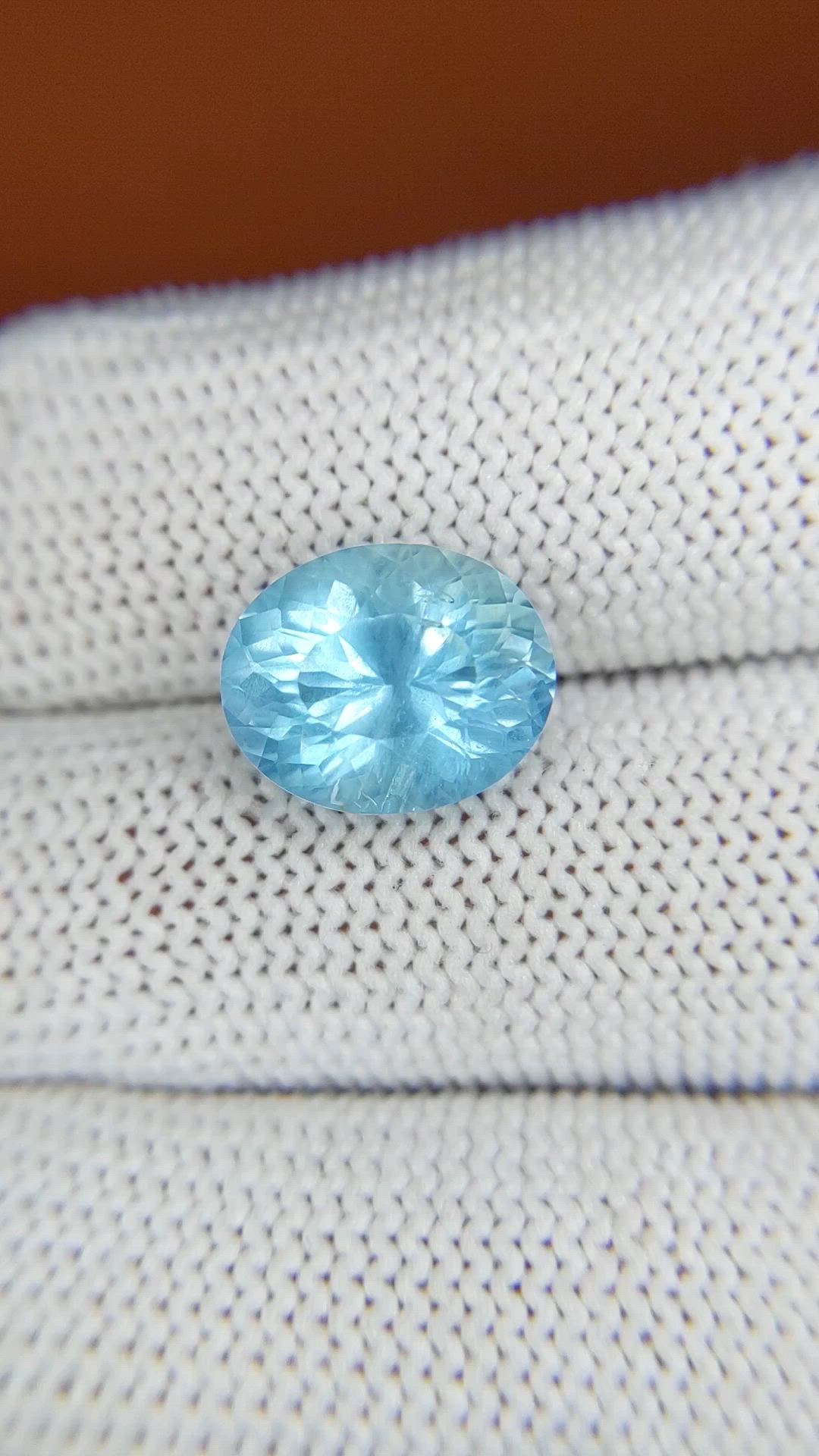 4.07 Ct. Blue Aquamarine from Ceylon (Sri Lanka) Size Video