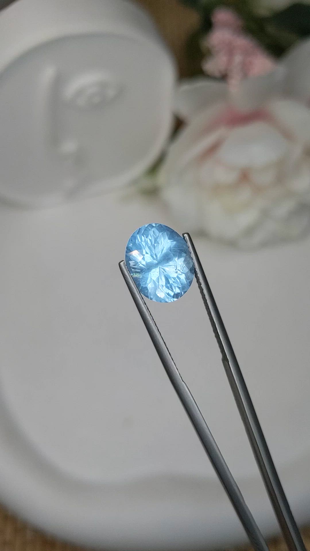 4.07 Ct. Blue Aquamarine from Ceylon (Sri Lanka) Size Video