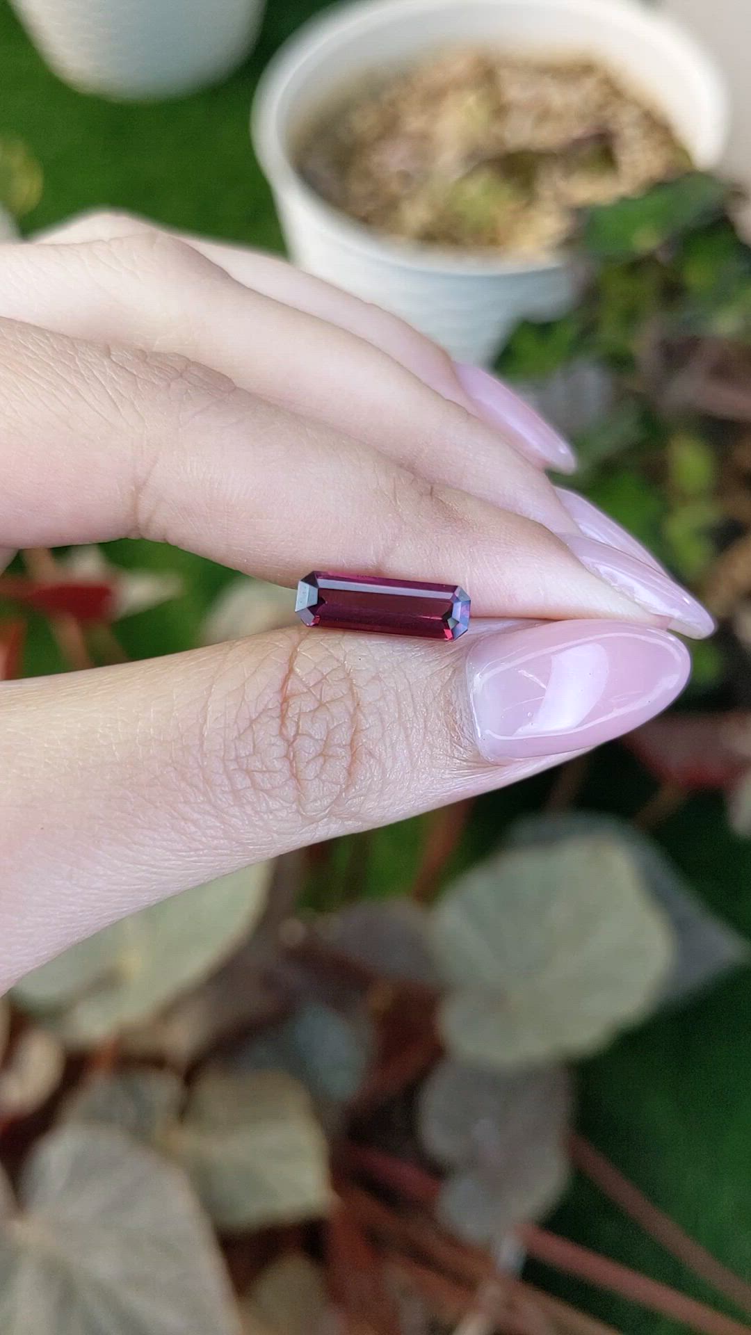 2.30 Ct. Pinkish Purple Garnet from Ceylon (Sri Lanka) Size Video
