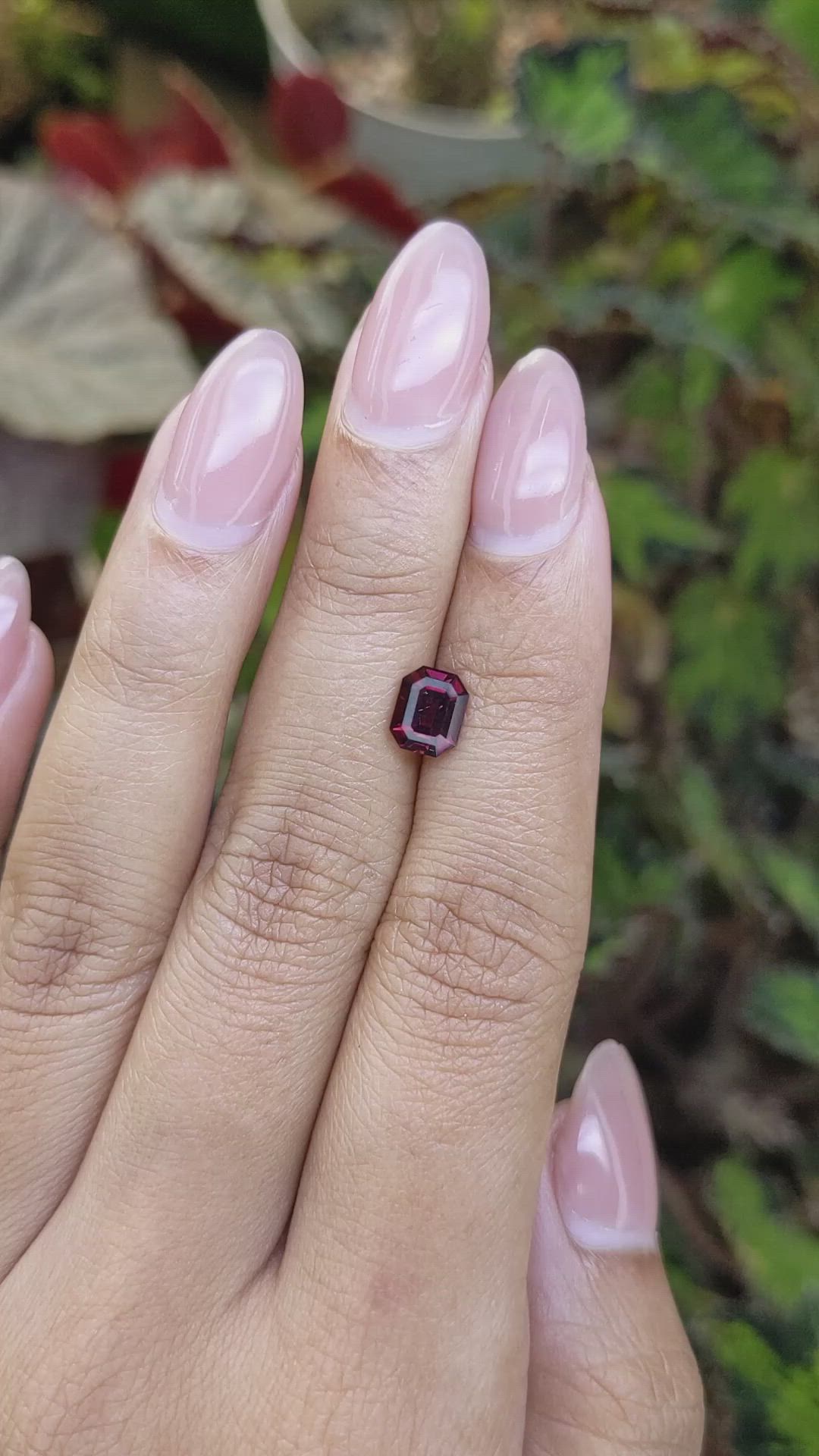 1.33 Ct. Purplish Red Rhodolite Garnet from Ceylon (Sri Lanka) Size Video