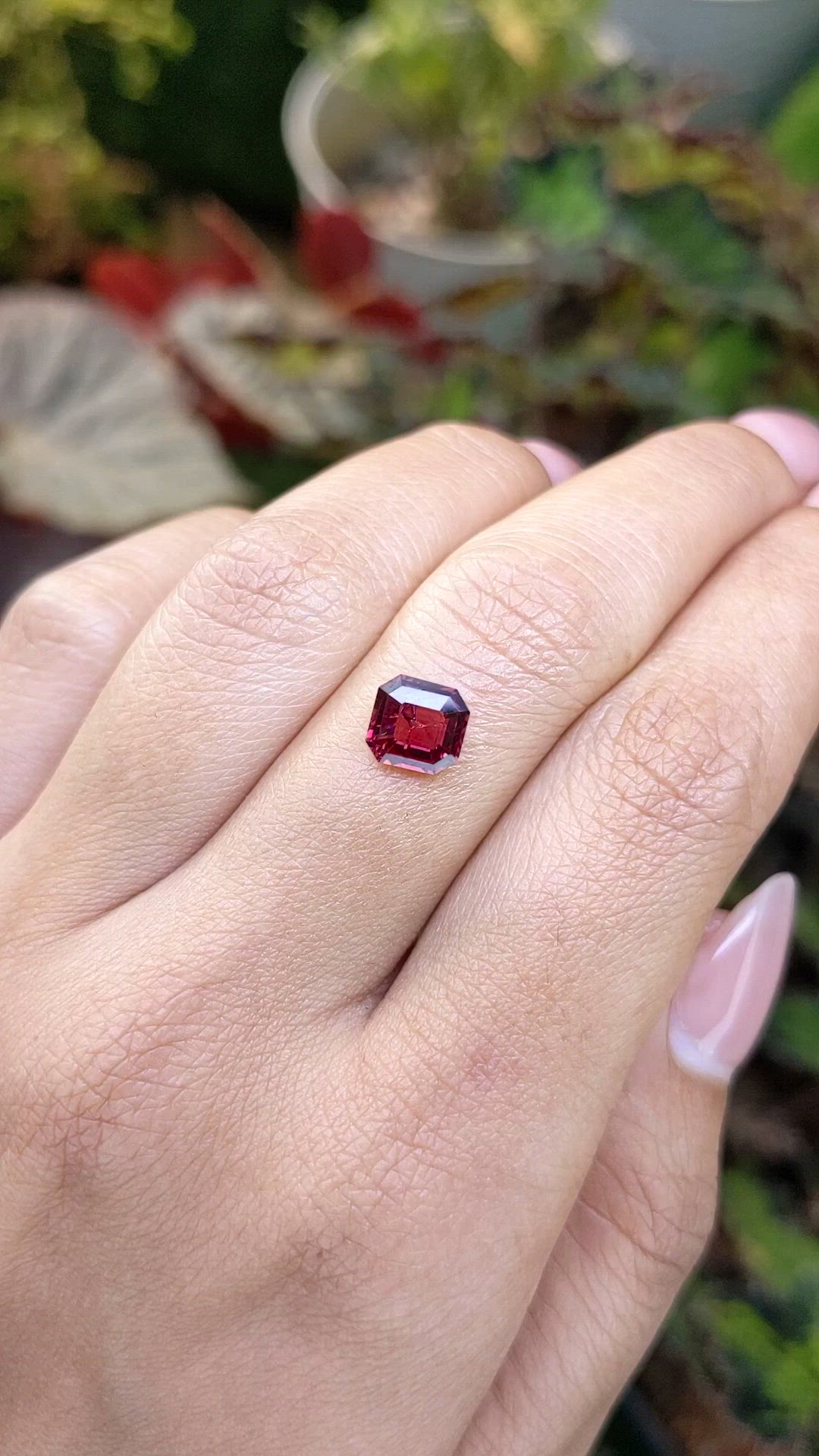 1.34 Ct. Purplish Red Rhodolite Garnet from Ceylon (Sri Lanka) Size Video