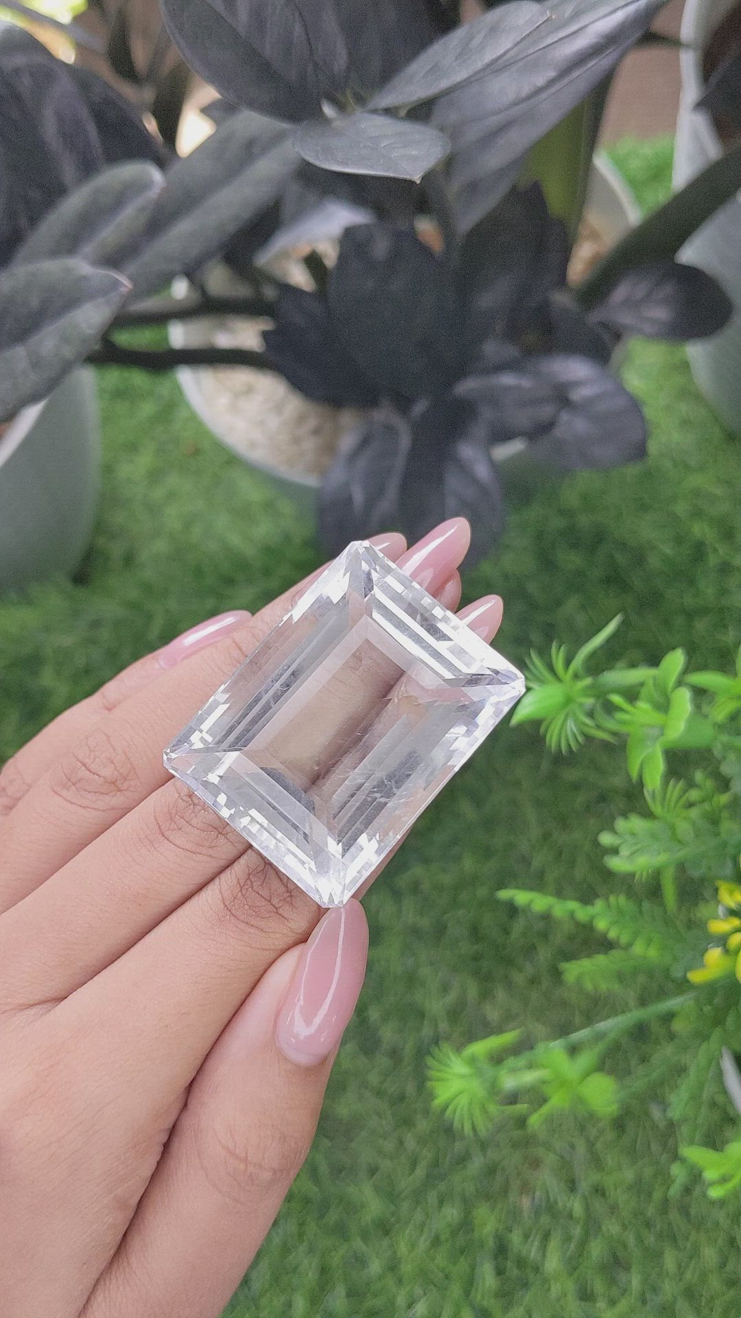 172.29 Ct. White Quartz Size Video