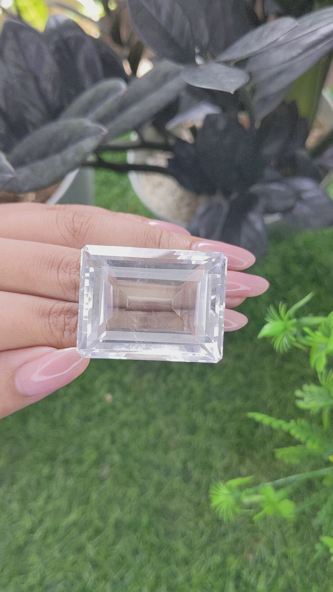172.29 Ct. White Quartz Size Video