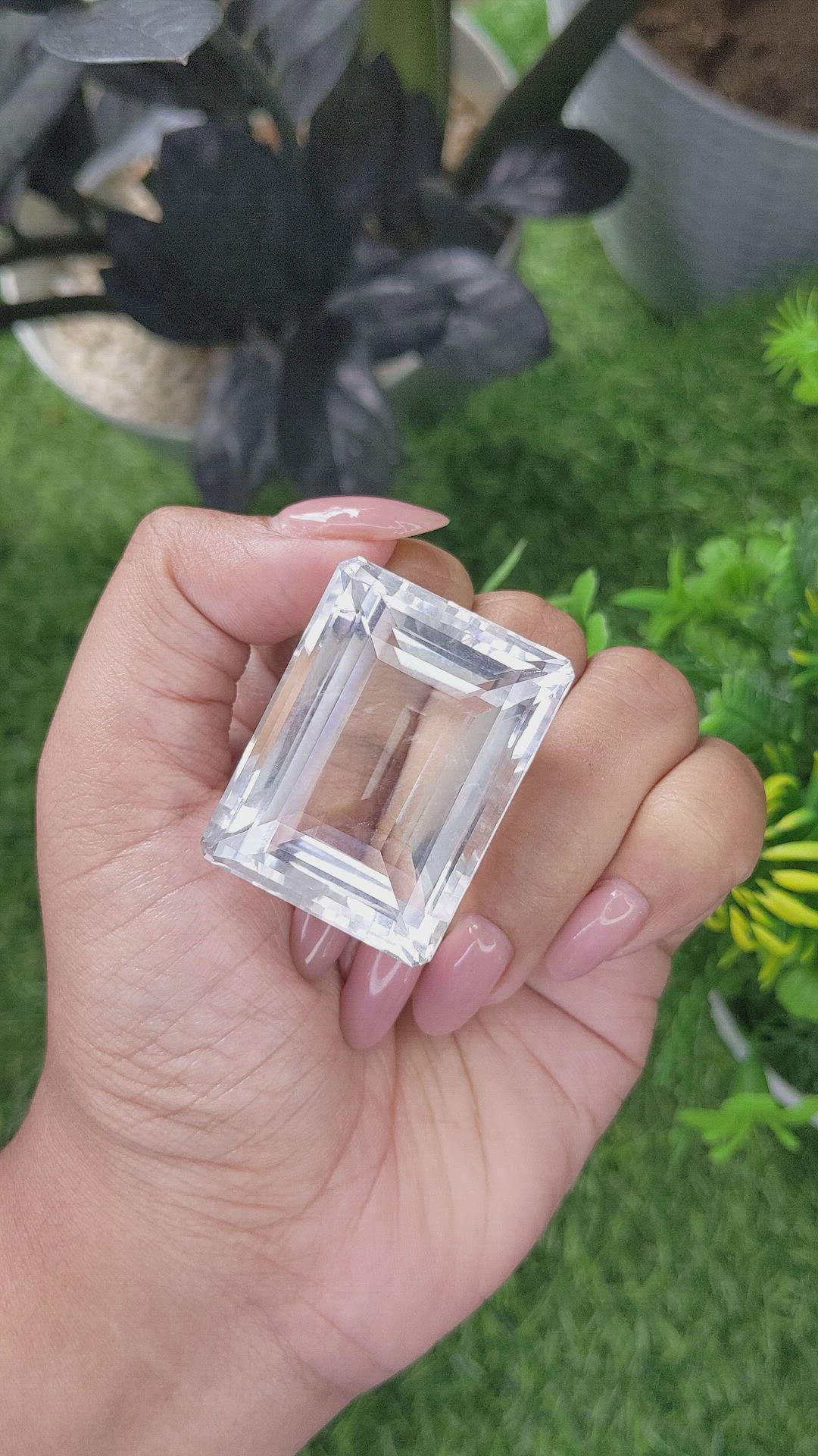 172.29 Ct. White Quartz Size Video