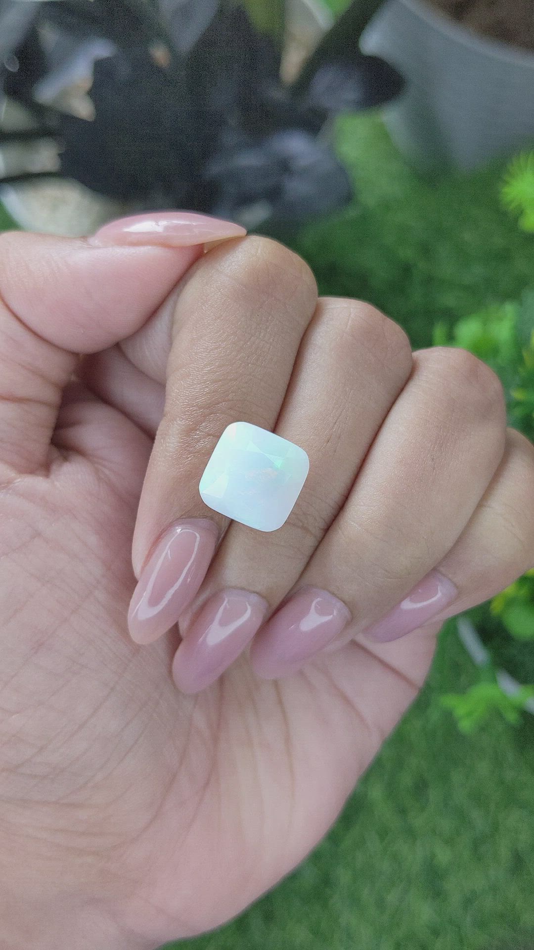 5.30 Ct. White White Opal (Light Opal) Size Video