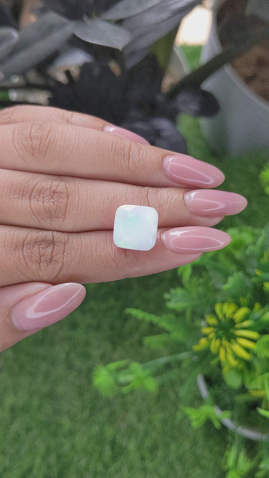 5.30 Ct. White White Opal (Light Opal) Size Video