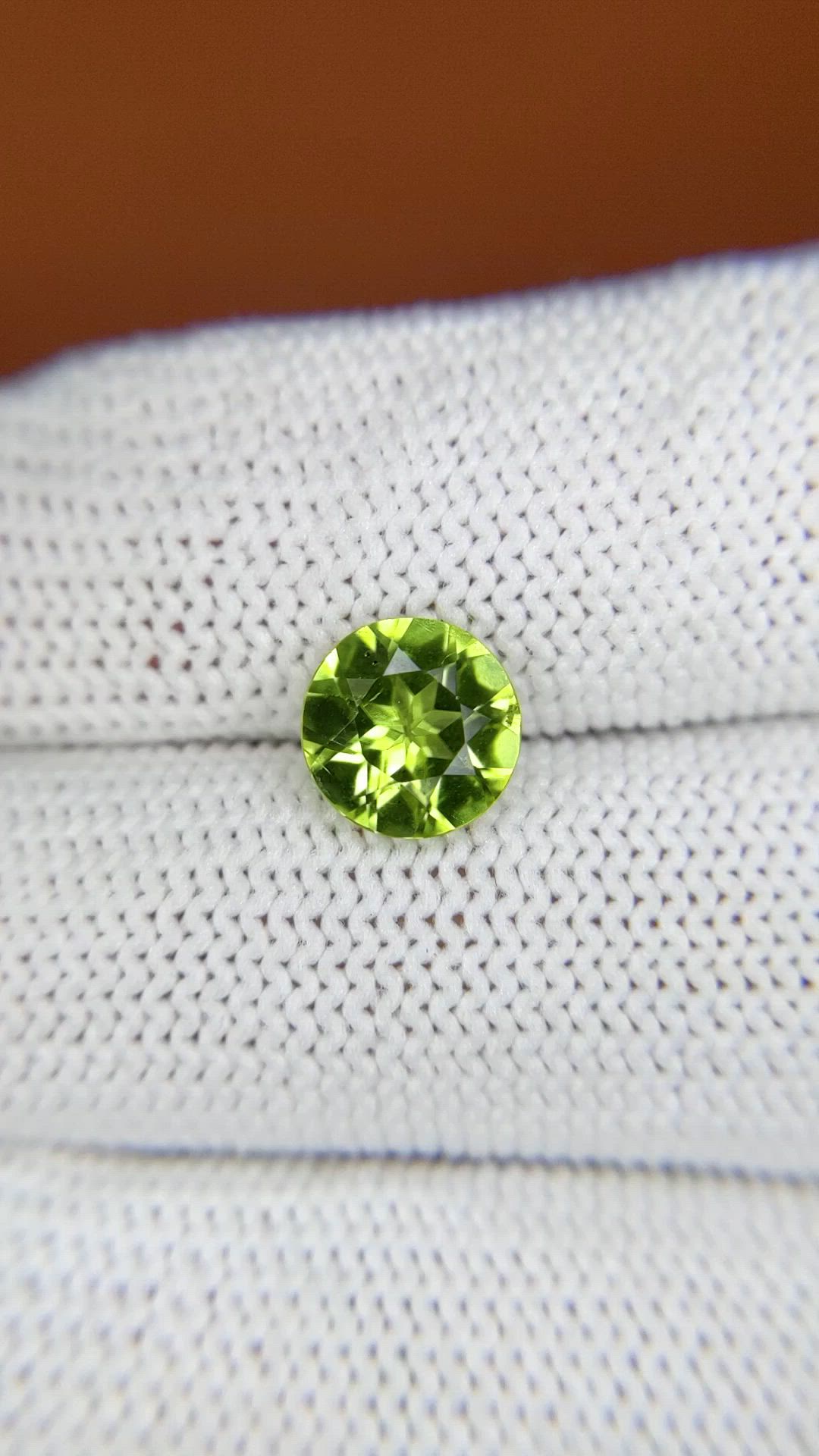 1.75 Ct. Yellowish Green Peridot from Pakistan Size Video