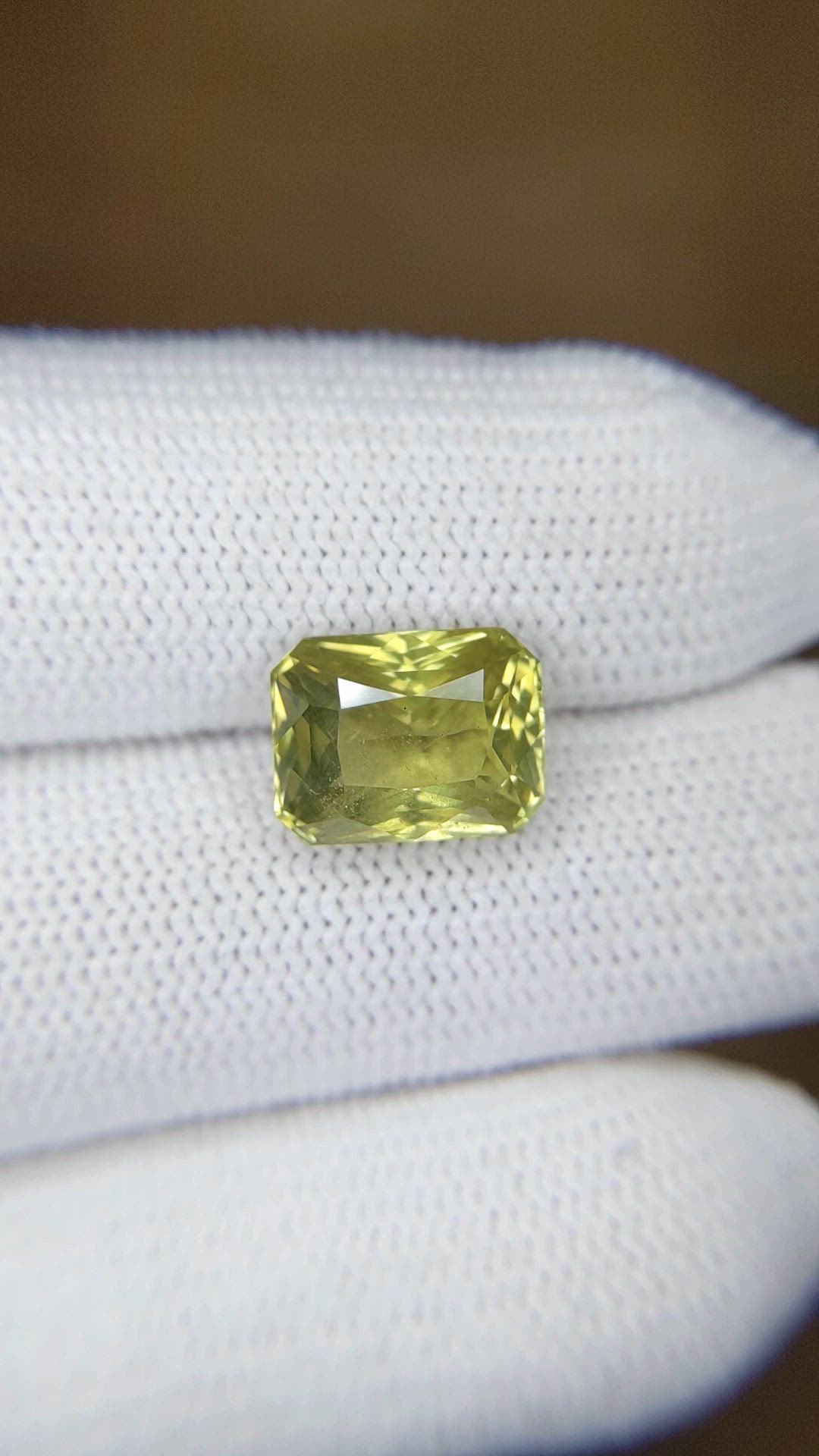4.50 Ct. Yellowish Green Chrysoberyl from Ceylon (Sri Lanka) Size Video