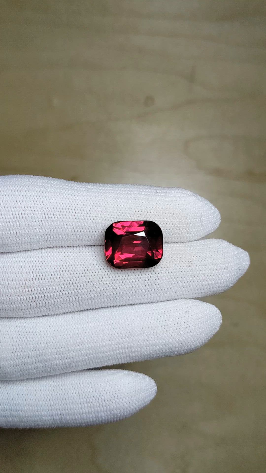 11.30 Ct. Purplish Red Garnet from Ceylon (Sri Lanka) Size Video
