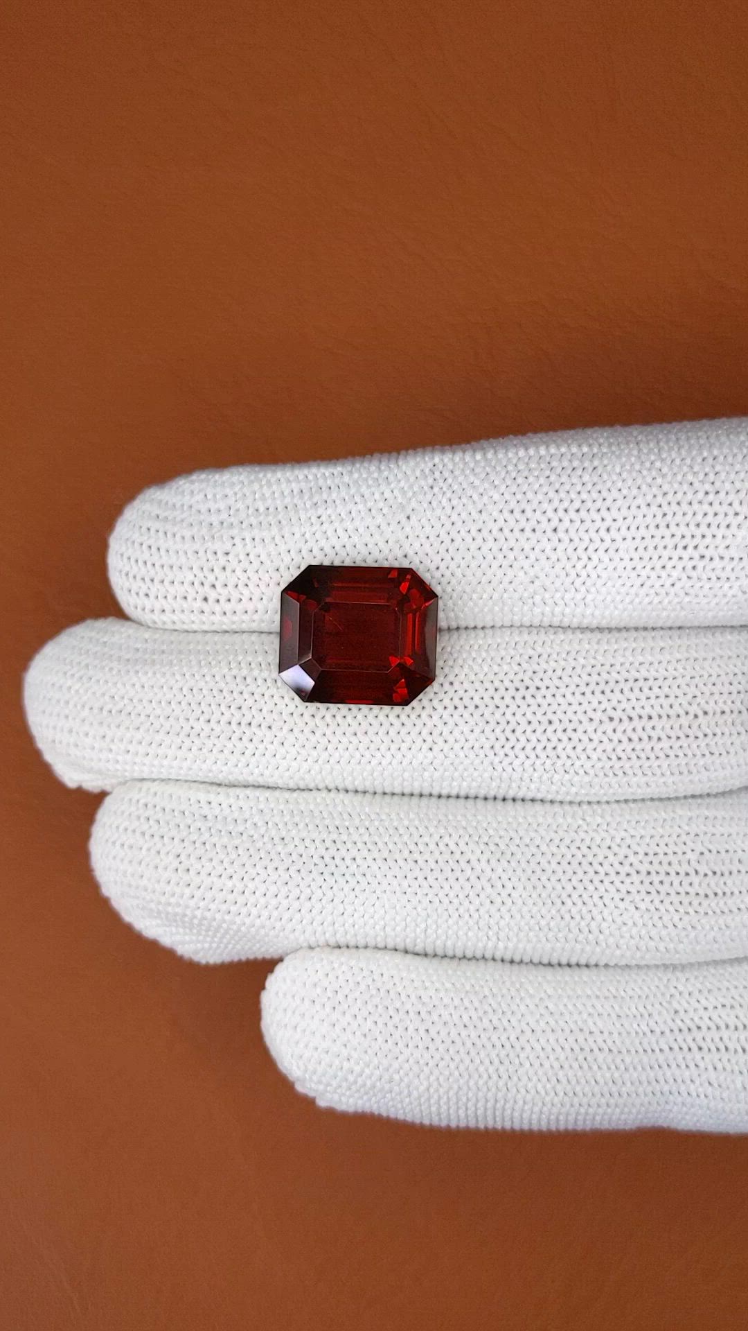 14.26 Ct. Red Almandine Garnet from Ceylon (Sri Lanka) Size Video