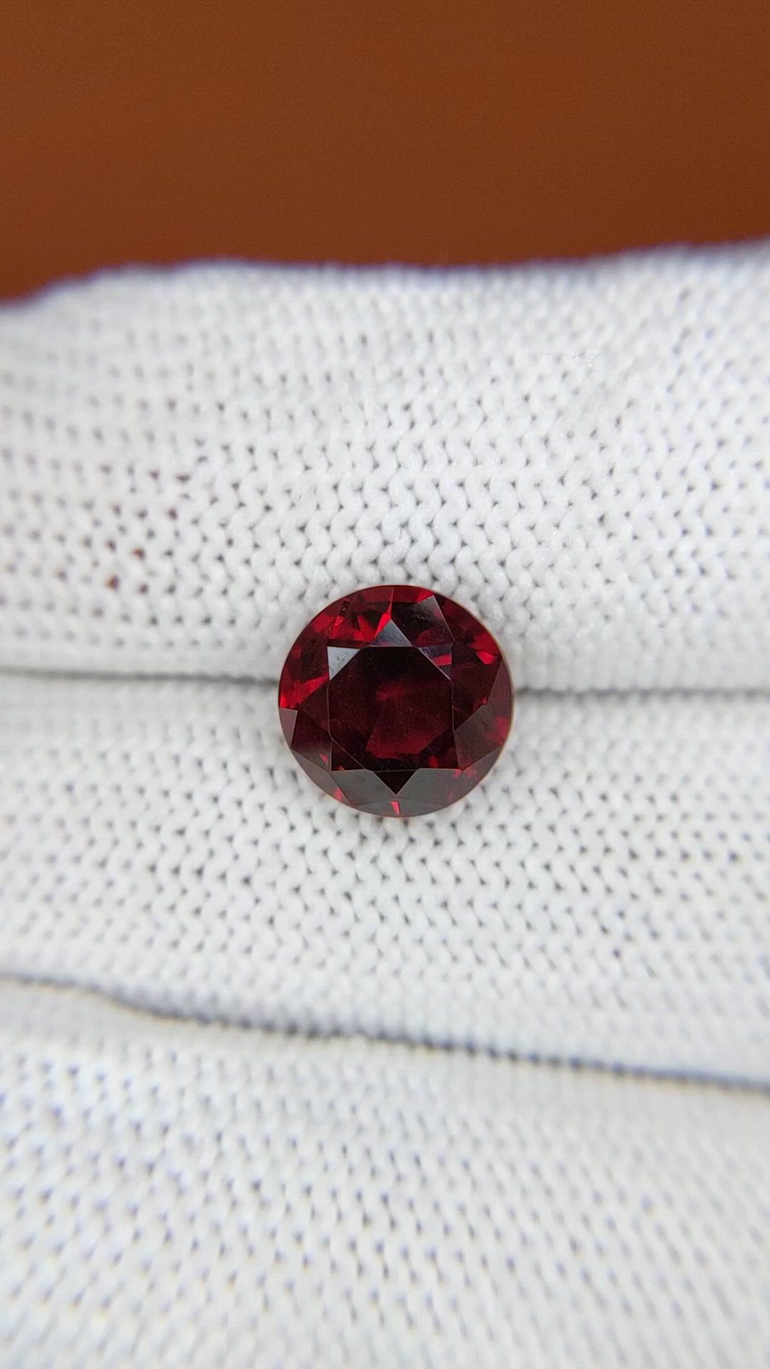 4.67 Ct. Red Garnet from Ceylon (Sri Lanka) Size Video