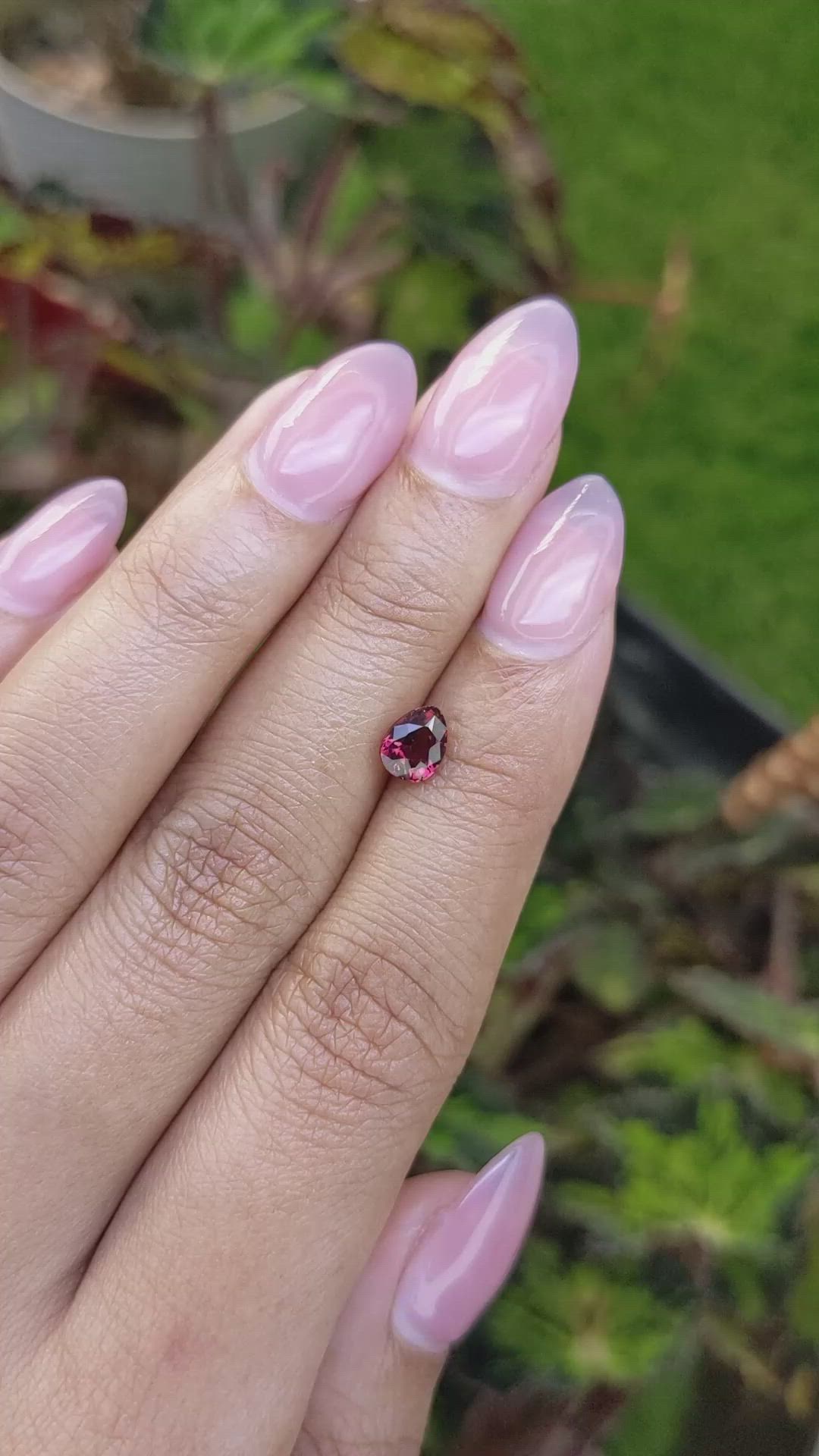 1.00 Ct. Red Rhodolite Garnet from Mozambique Size Video