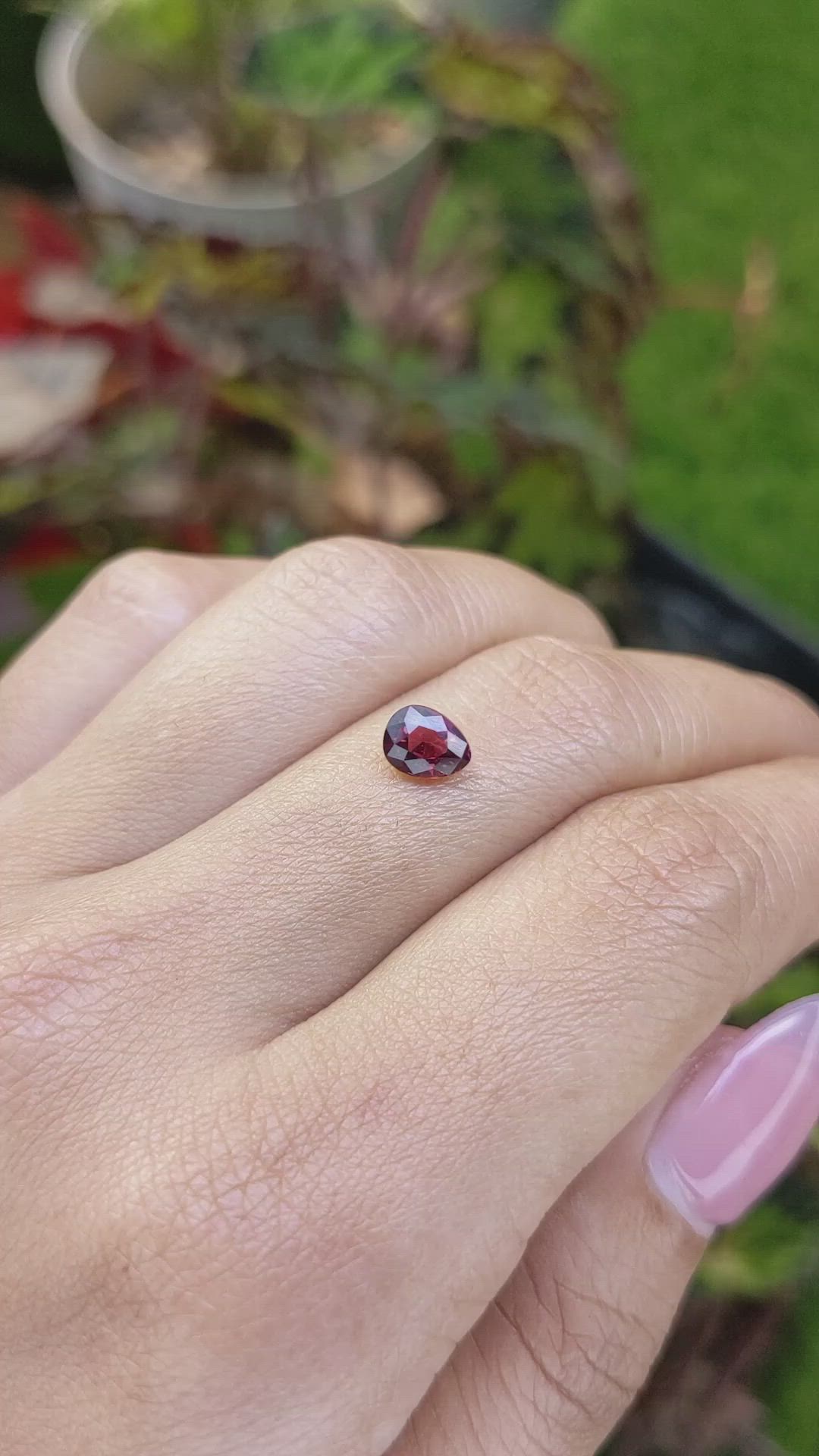 1.00 Ct. Red Rhodolite Garnet from Mozambique Size Video