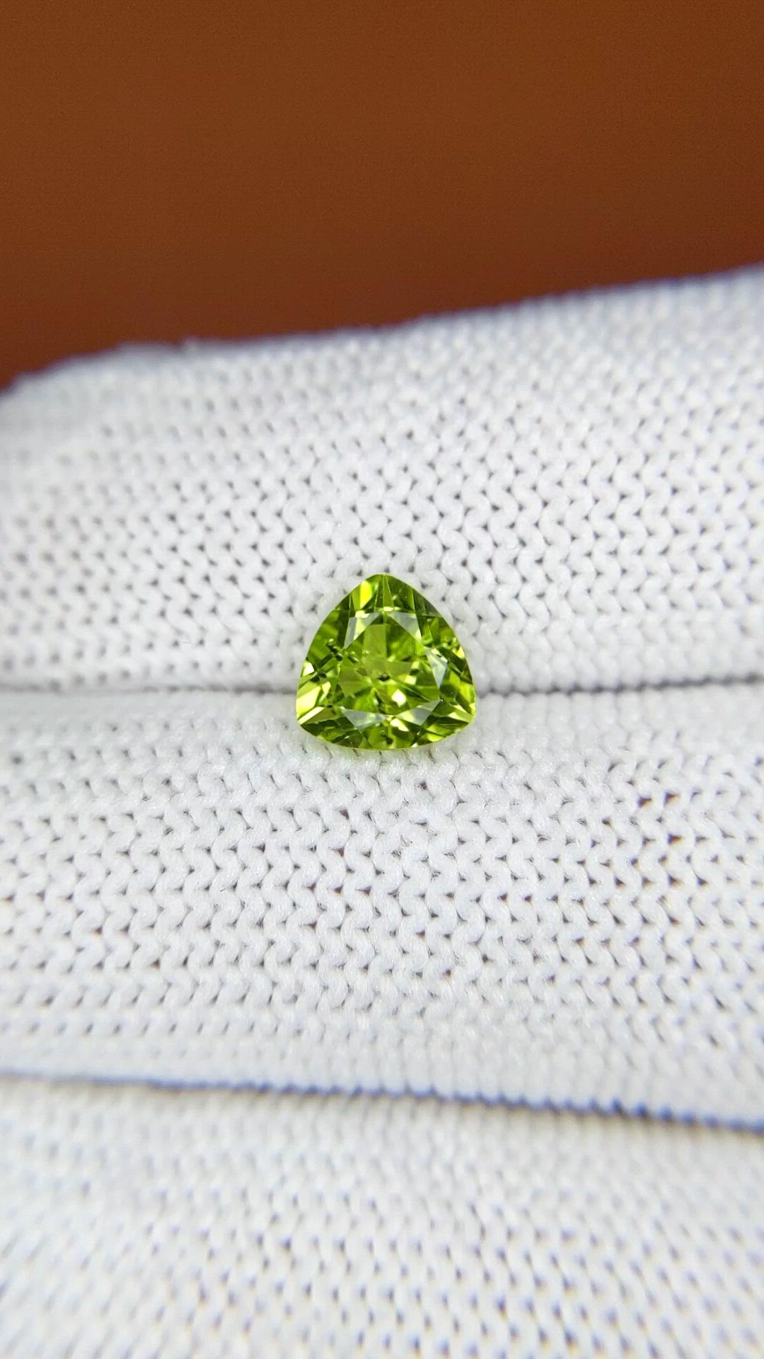 1.37 Ct. Green (Lime Green) Peridot from Pakistan Size Video