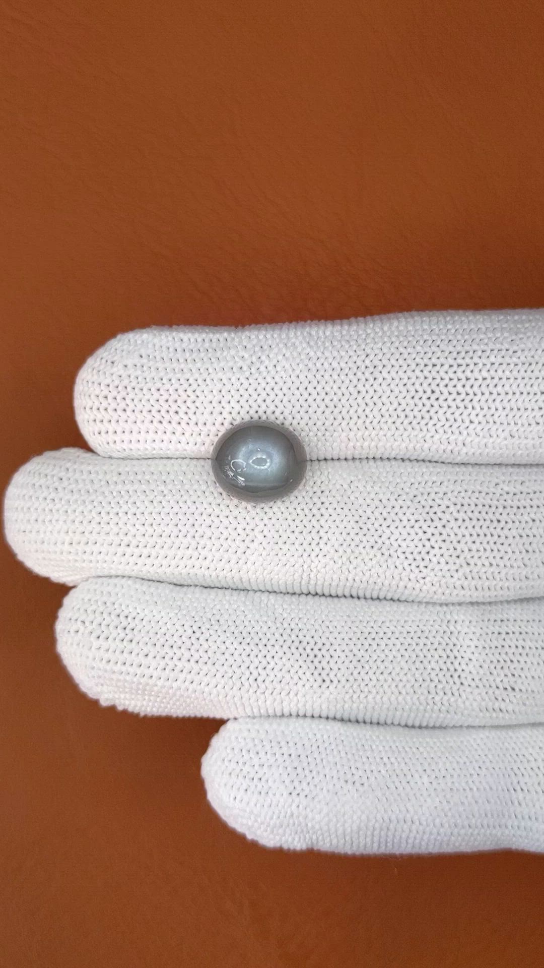 5.23 Ct. Grey Cabochon Moonstone from Ceylon (Sri Lanka) Size Video