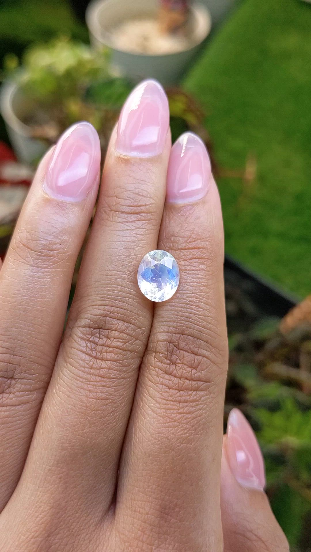2.25 Ct. Rainbow Moonstone from Ceylon (Sri Lanka) Size Video