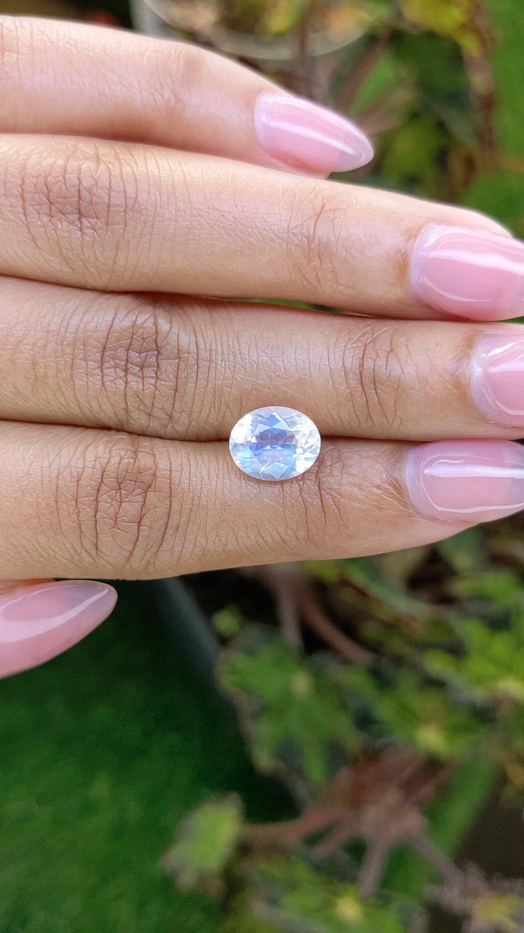 2.25 Ct. Rainbow Moonstone from Ceylon (Sri Lanka) Size Video