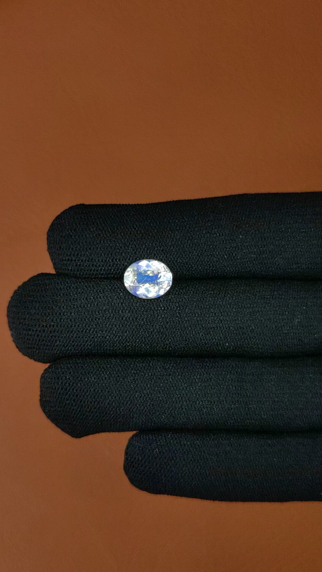 2.25 Ct. Rainbow Moonstone from Ceylon (Sri Lanka) Size Video