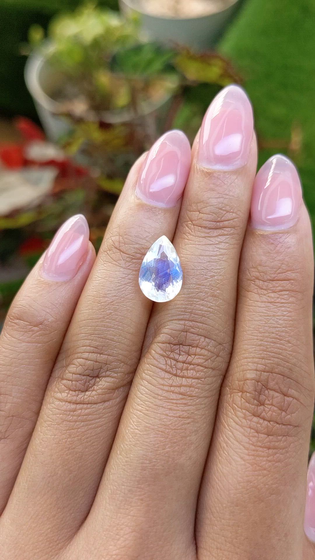 2.75 Ct. Rainbow Moonstone from Ceylon (Sri Lanka) Size Video