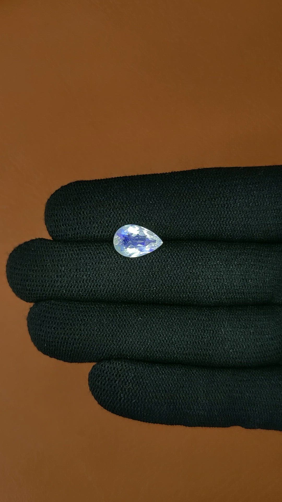 2.75 Ct. Rainbow Moonstone from Ceylon (Sri Lanka) Size Video