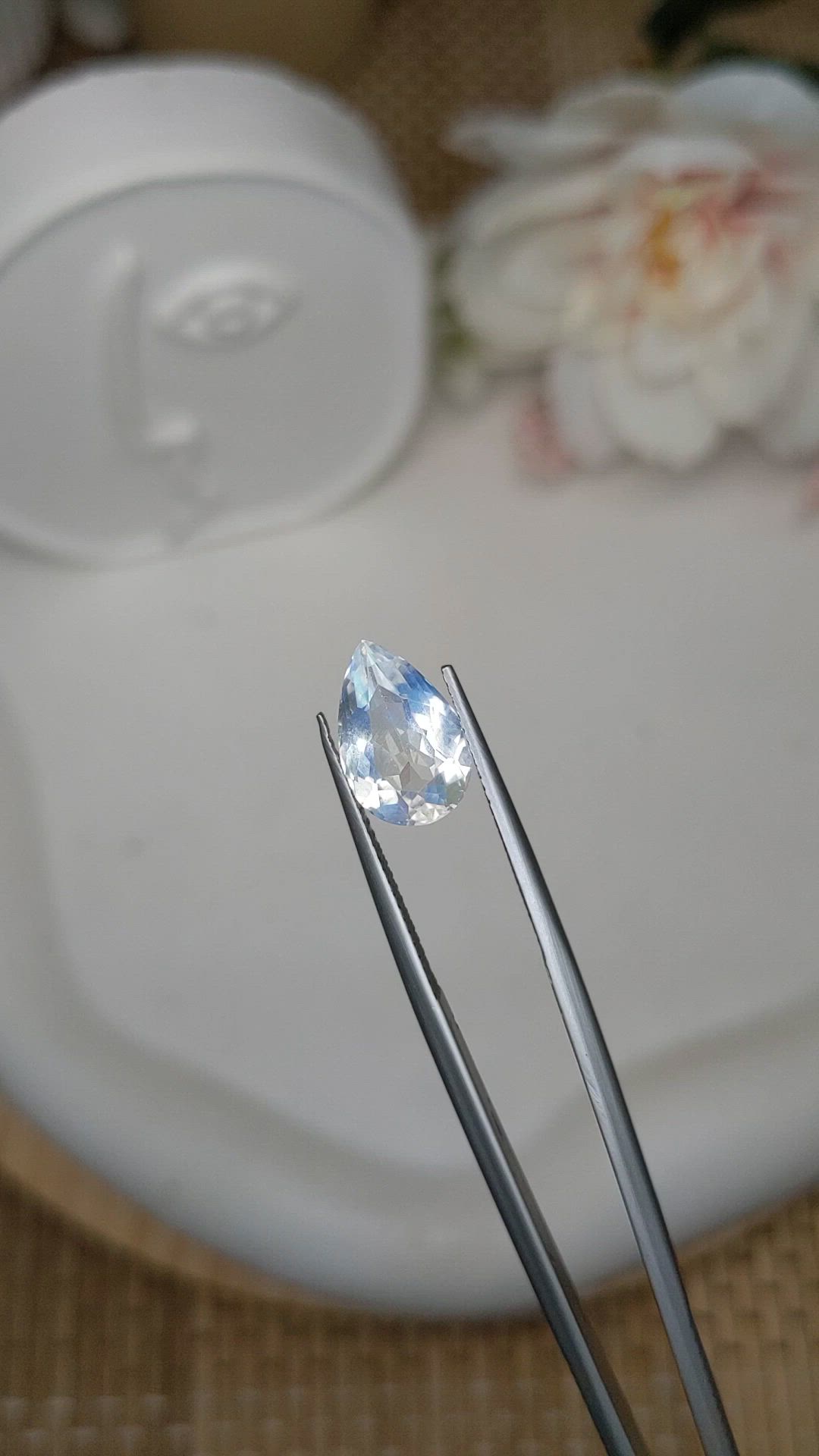 2.75 Ct. Rainbow Moonstone from Ceylon (Sri Lanka) Size Video