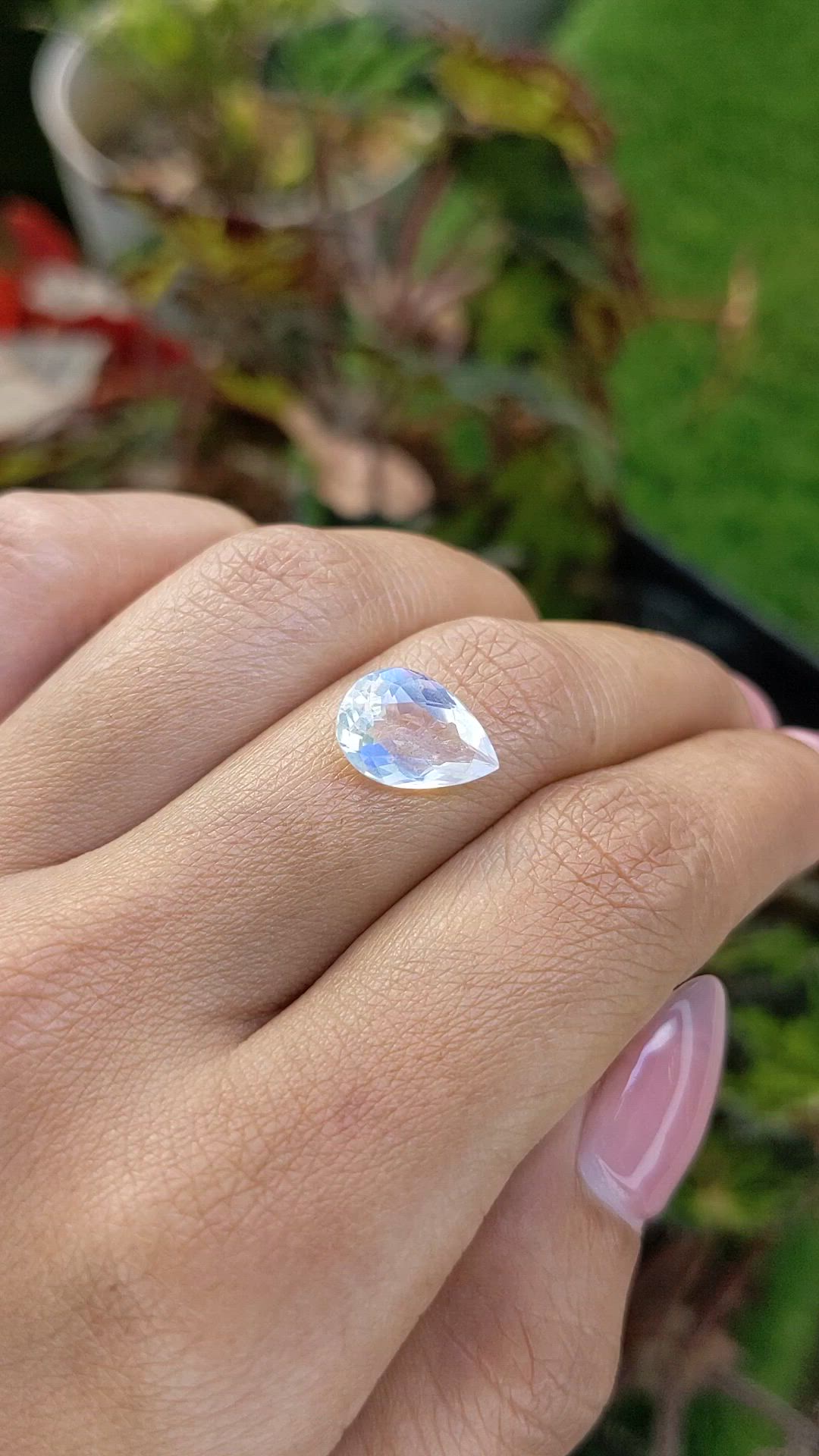 2.75 Ct. Rainbow Moonstone from Ceylon (Sri Lanka) Size Video