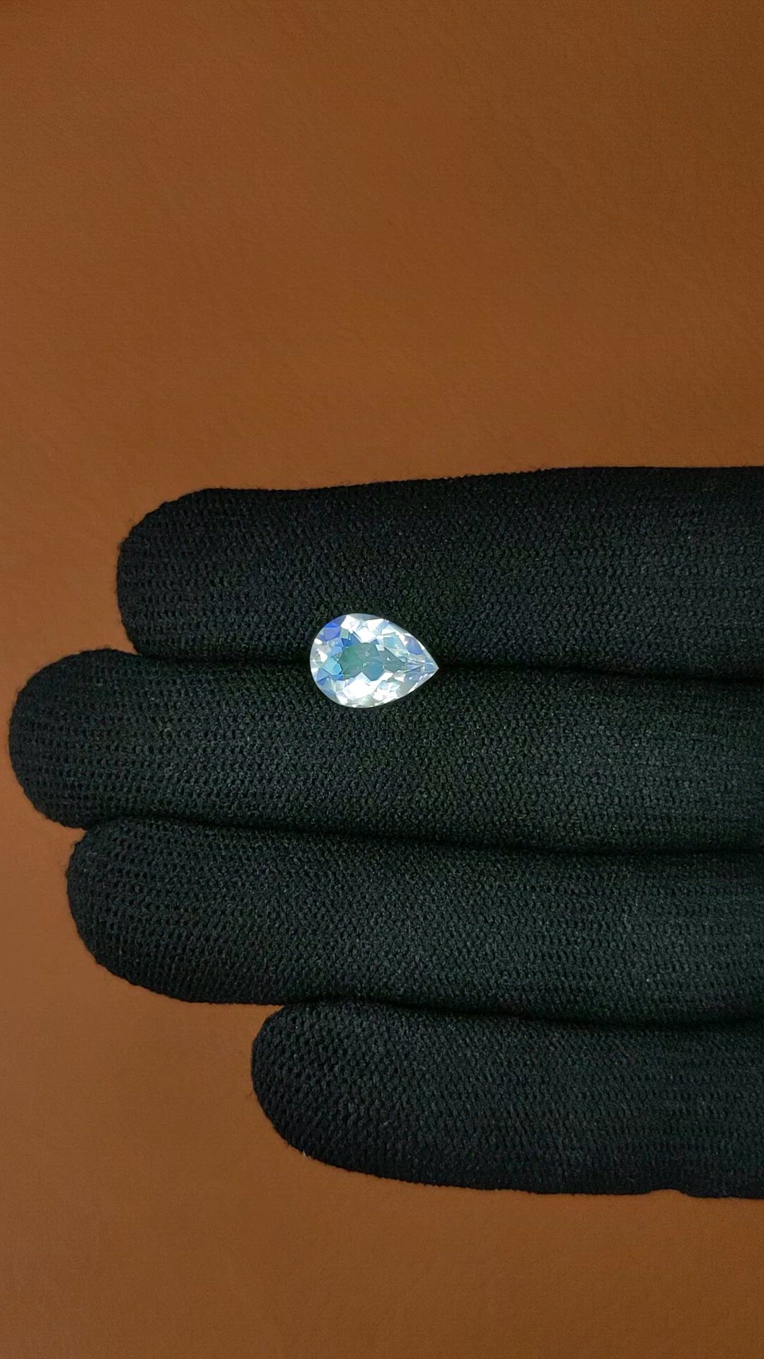 2.61 Ct. Rainbow Moonstone from Ceylon (Sri Lanka) Size Video