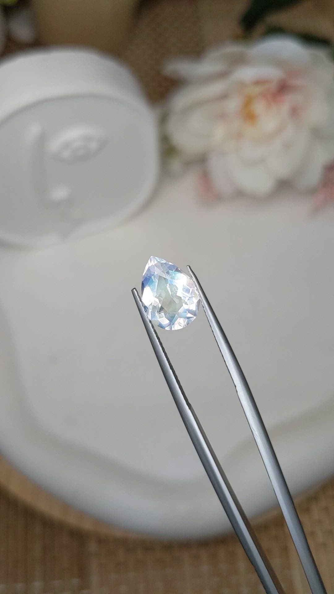 2.61 Ct. Rainbow Moonstone from Ceylon (Sri Lanka) Size Video