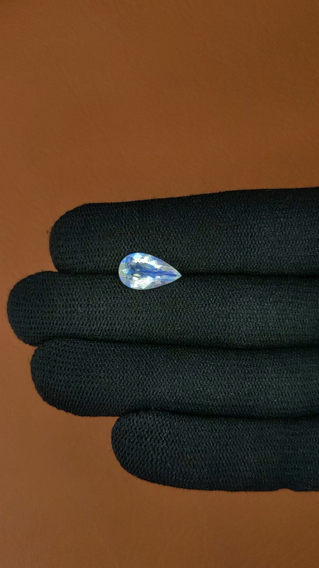 2.54 Ct. Rainbow Moonstone from Ceylon (Sri Lanka) Size Video