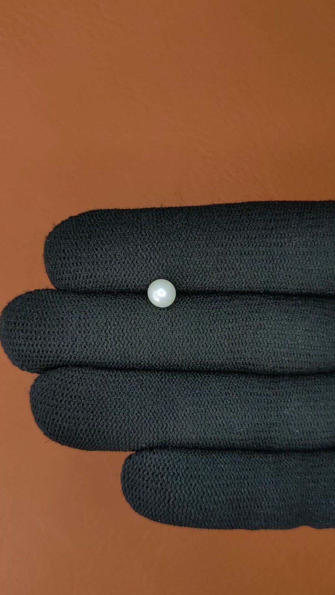 1.15 Ct. Cream with Silver Overtone Akoya Pearl from China Size Video