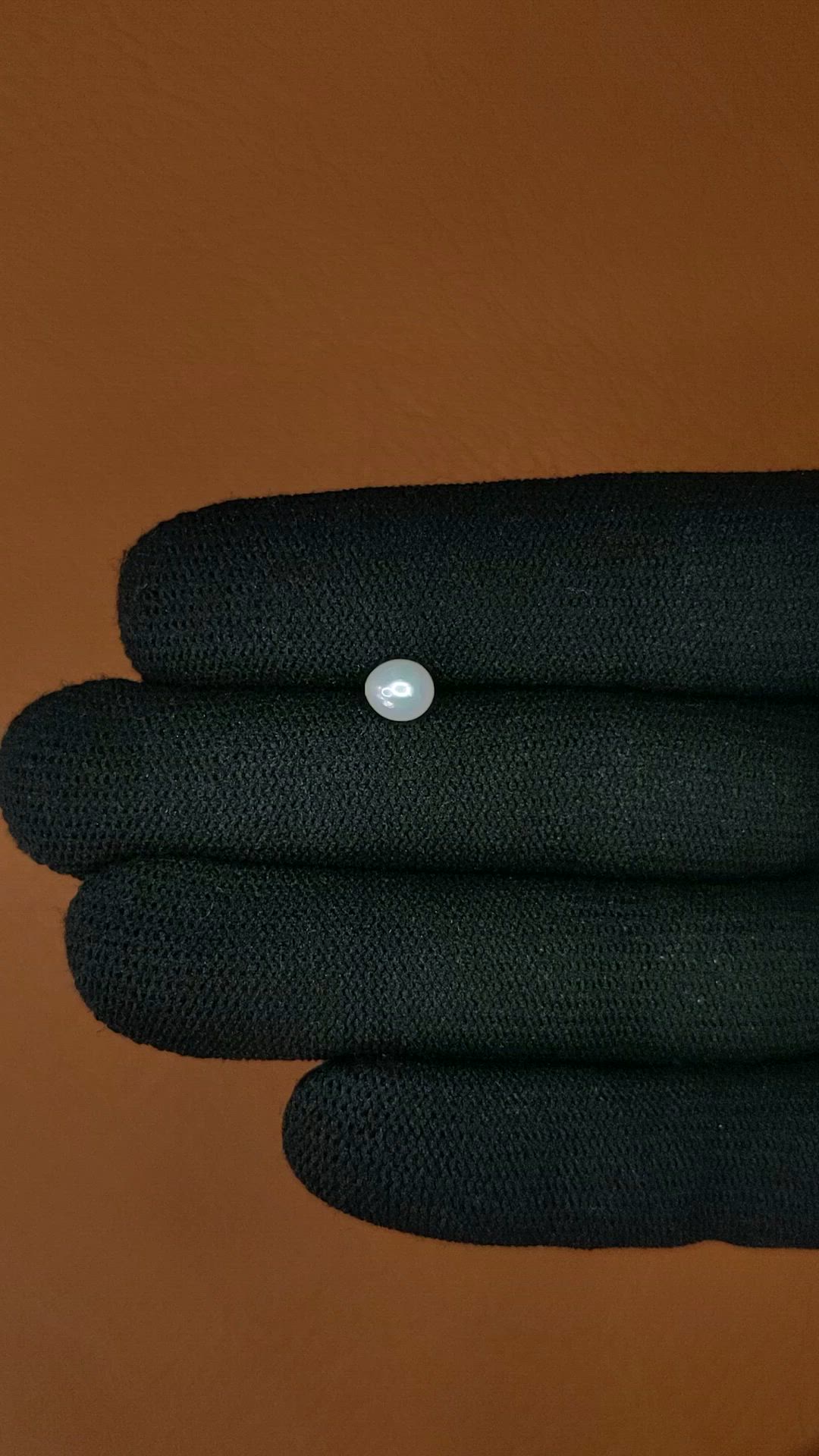 1.06 Ct. Cream with Silver Overtone Akoya Pearl from China Size Video