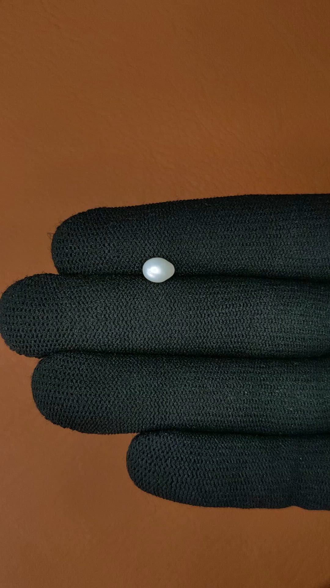 1.11 Ct. Cream with Silver Overtone Akoya Pearl from China Size Video