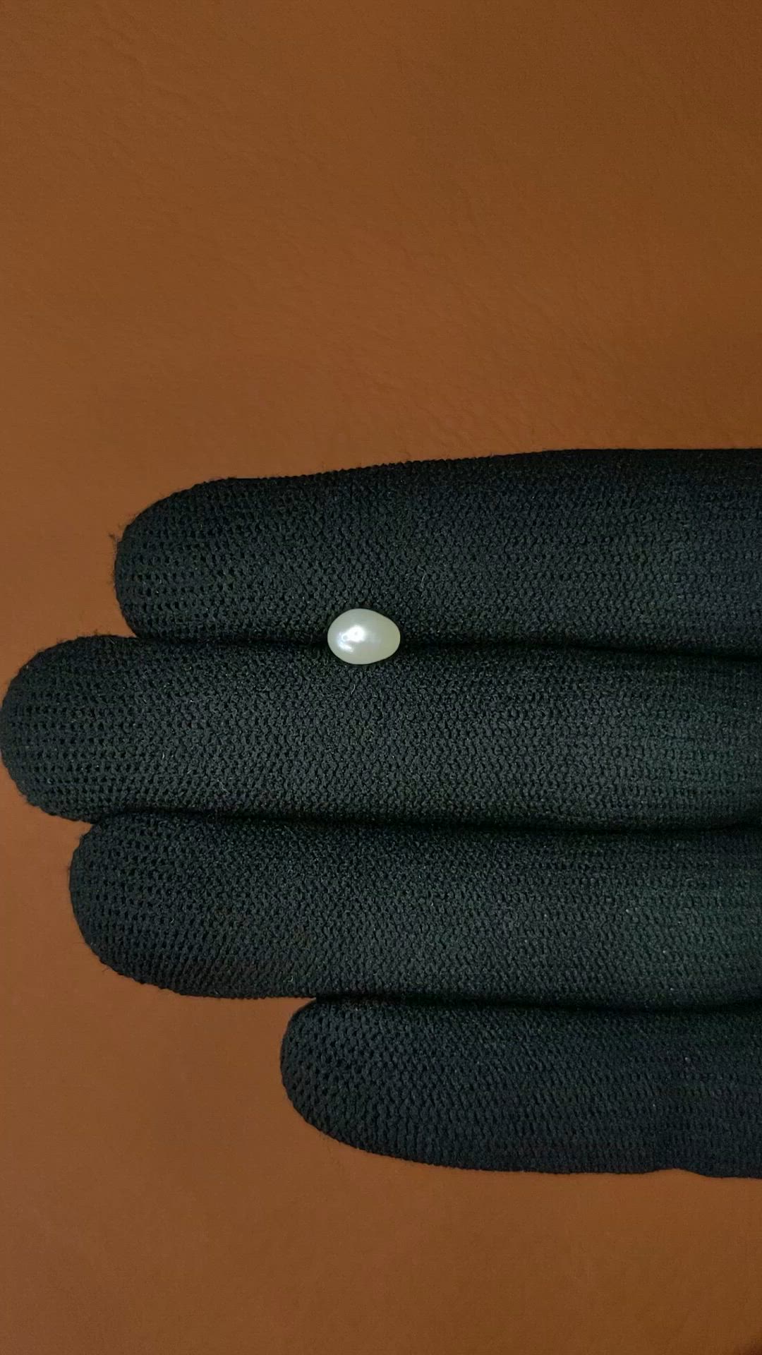 1.09 Ct. Cream with Silver Overtone Akoya Pearl from China Size Video