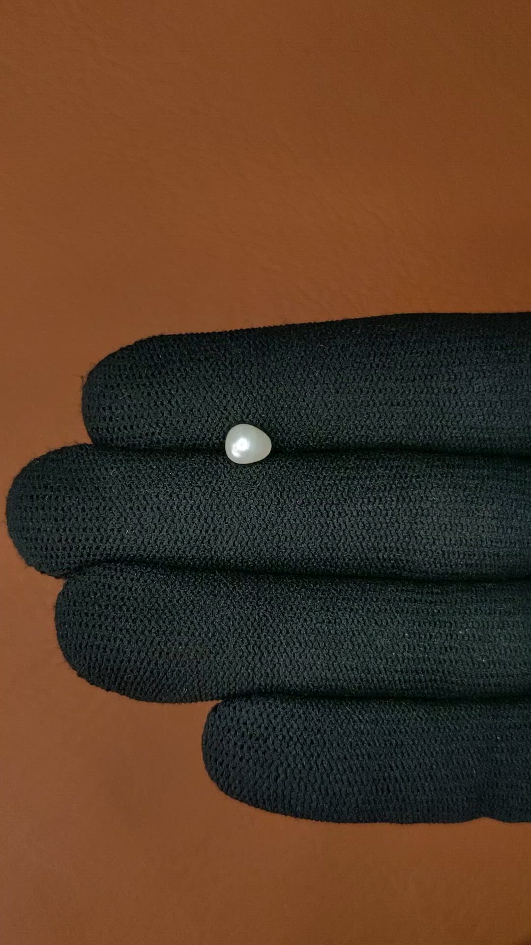 0.90 Ct. Cream with Silver Overtone Akoya Pearl from China Size Video