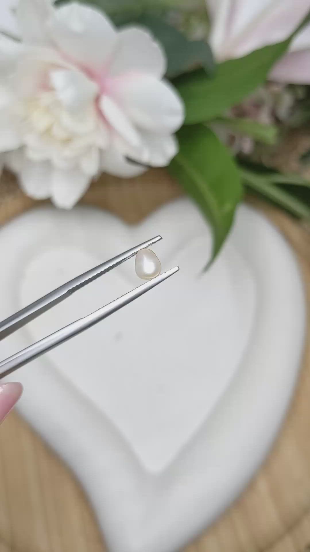 0.90 Ct. Cream with Silver Overtone Akoya Pearl from China Size Video