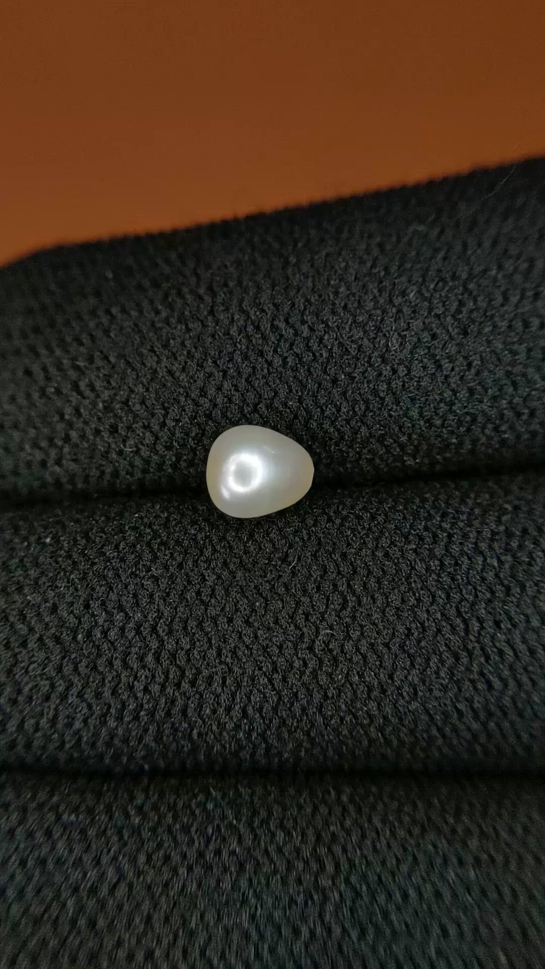 0.90 Ct. Cream with Silver Overtone Akoya Pearl from China Size Video