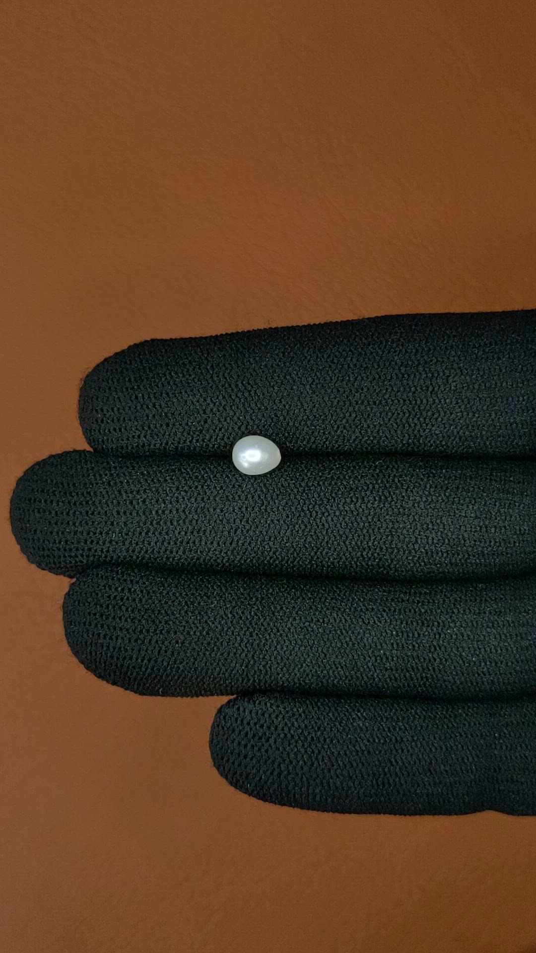 1.13 Ct. Cream with Silver Overtone Akoya Pearl from China Size Video