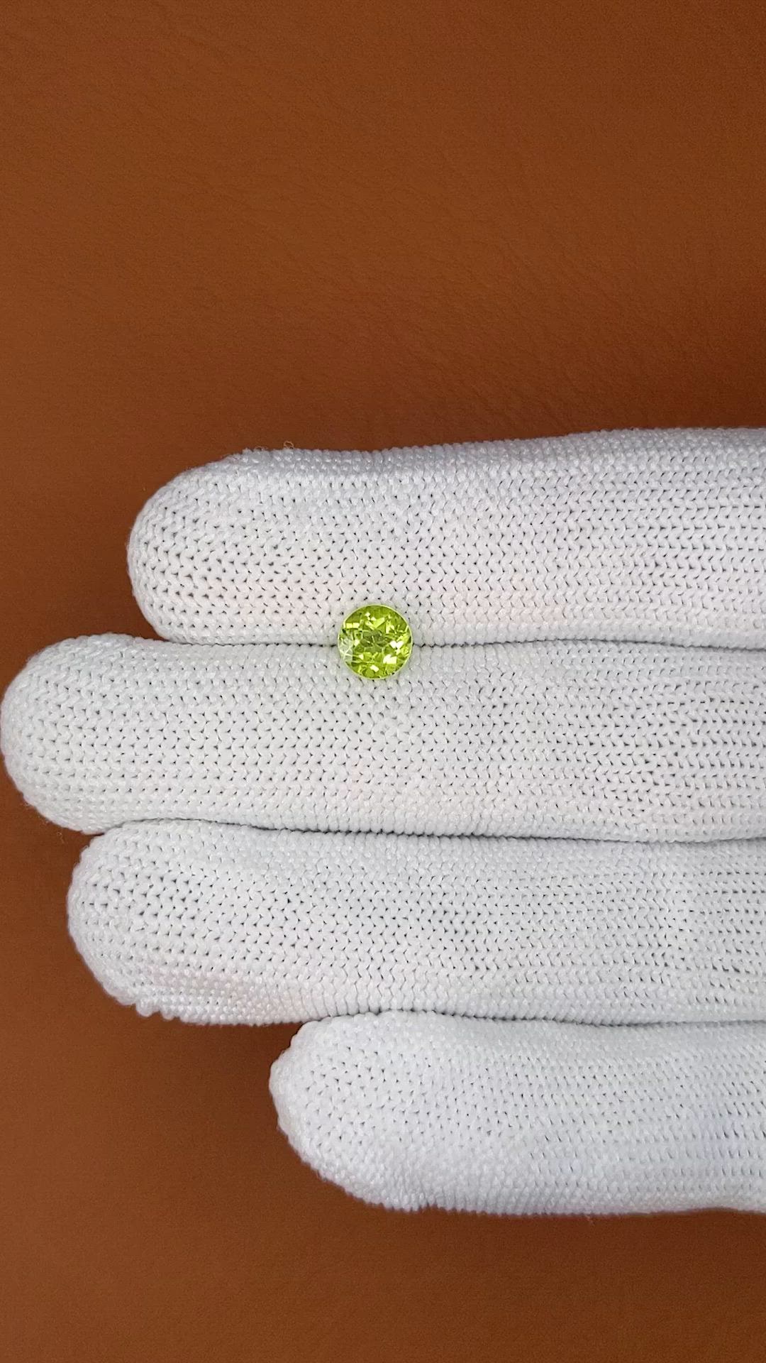 0.90 Ct. Yellowish Green Peridot from Ceylon (Sri Lanka) Size Video