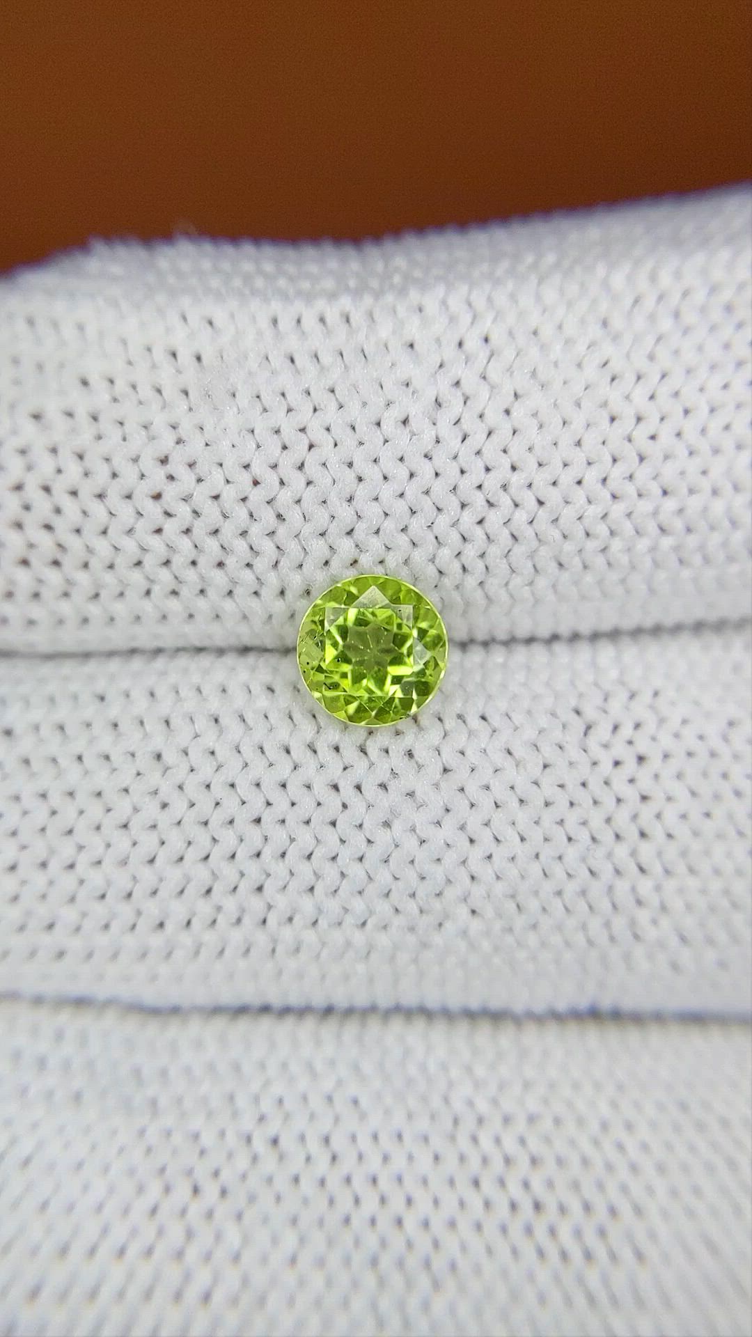 0.90 Ct. Yellowish Green Peridot from Ceylon (Sri Lanka) Size Video