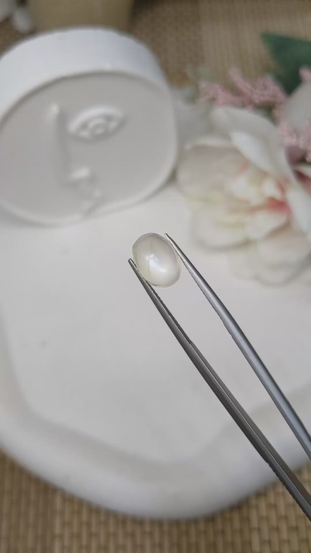 4.29 Ct. White Cabochon Moonstone from Ceylon (Sri Lanka) Size Video